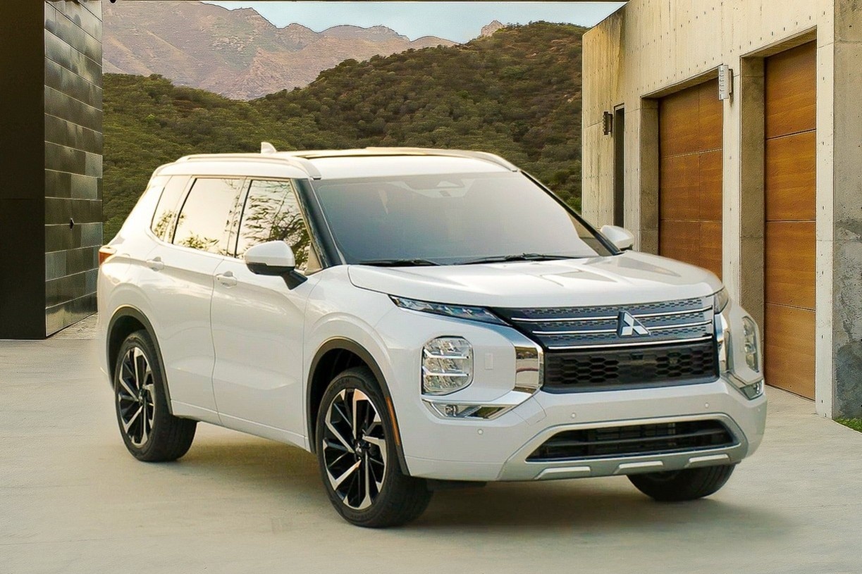 Mitsubishi Outlander 2021 co gi hon so voi doi cu? hinh anh
