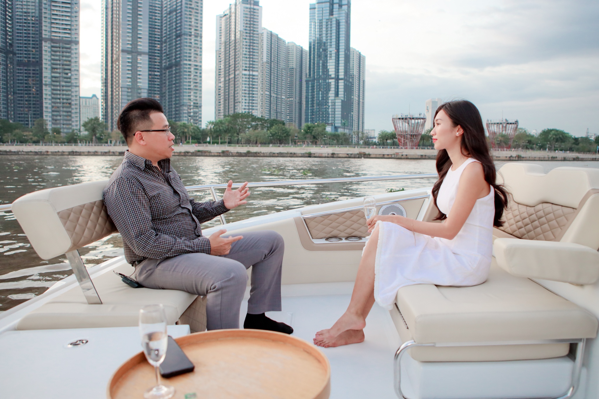 'O Viet Nam, khai niem ve du thuyen dang bi lan lon' hinh anh