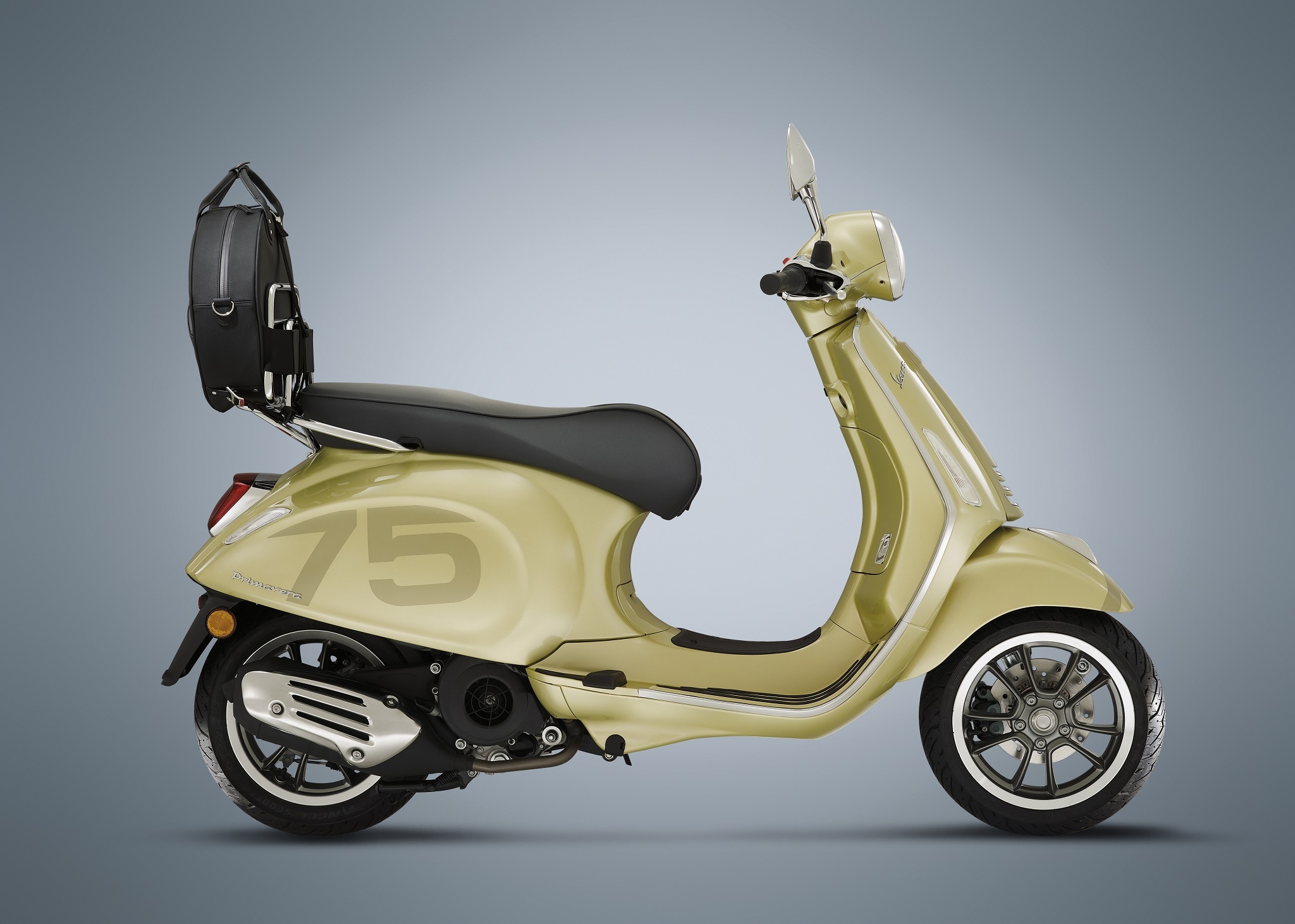 Vespa Primavera va GTS phien ban ky niem 75 nam ra mat anh 2