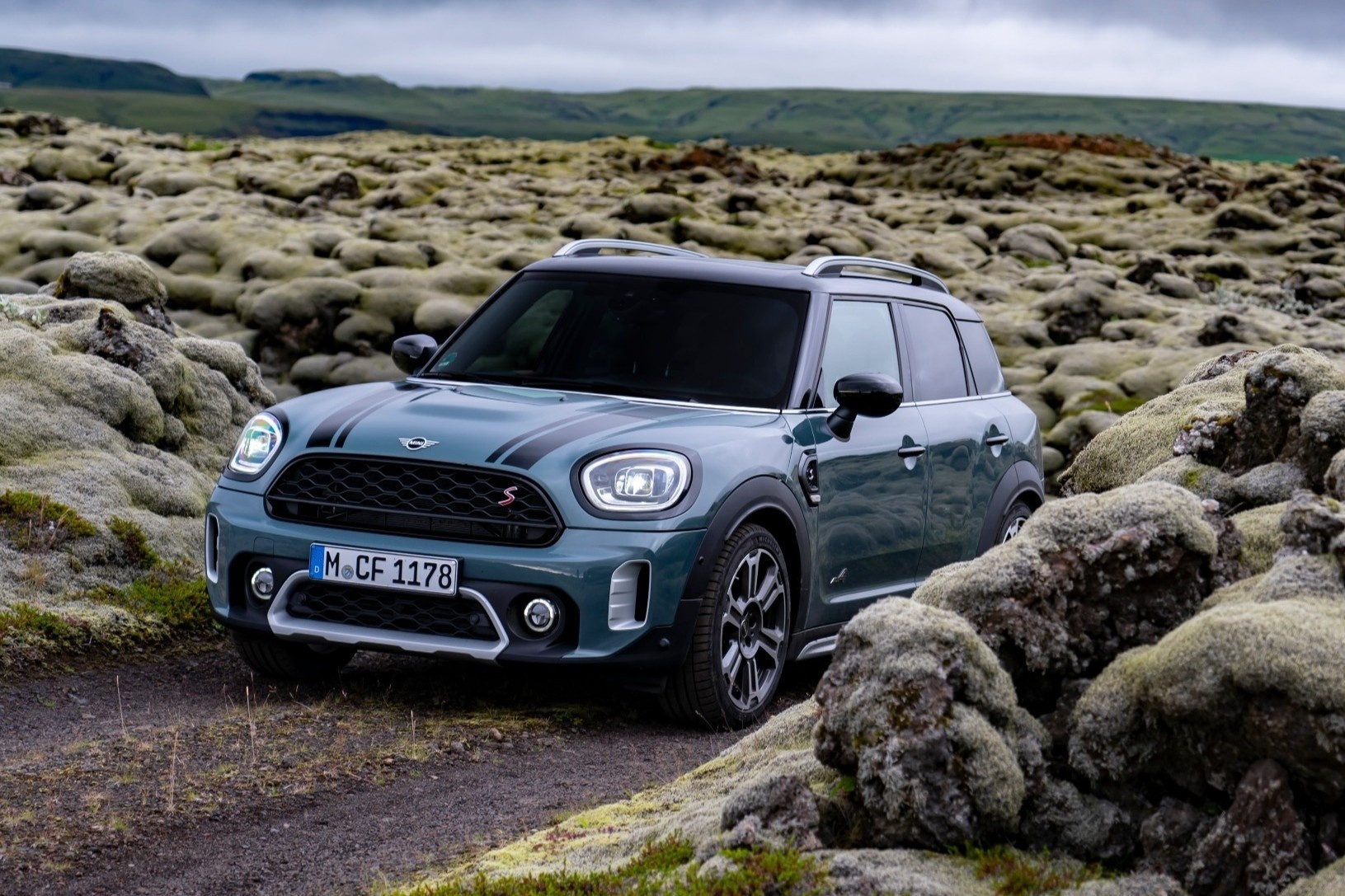 MINI Cooper S Countryman moi duoc ra mat tai Viet Nam, gia 2,4 ty dong hinh anh