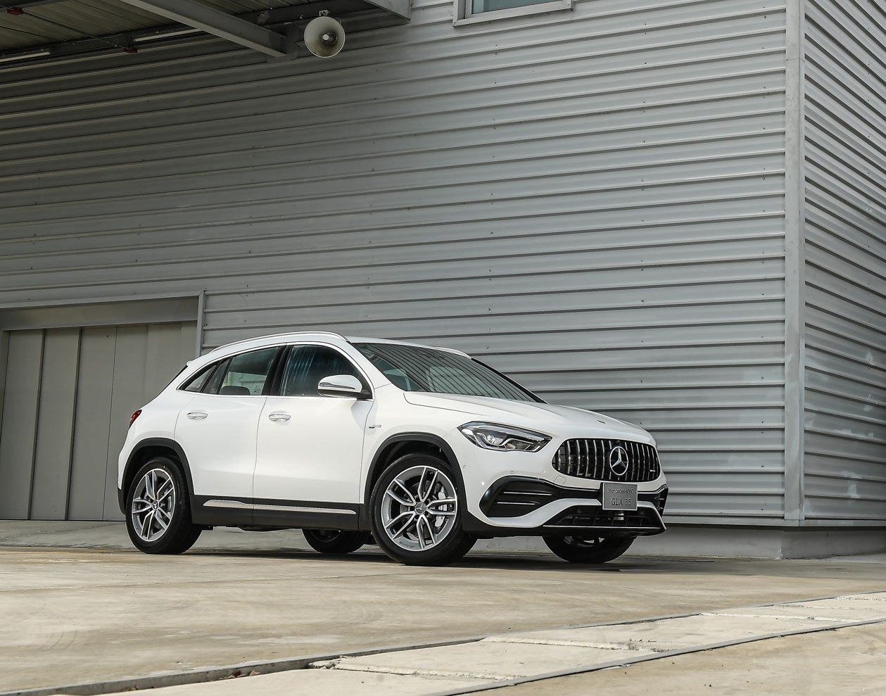 Mercedes-AMG GLA 35 4MATIC 2021 ra mắt tại Thái Lan ảnh 2 Mercedes-AMG GLA 35 4MATIC 2021 ra mat tai Thai Lan anh 2