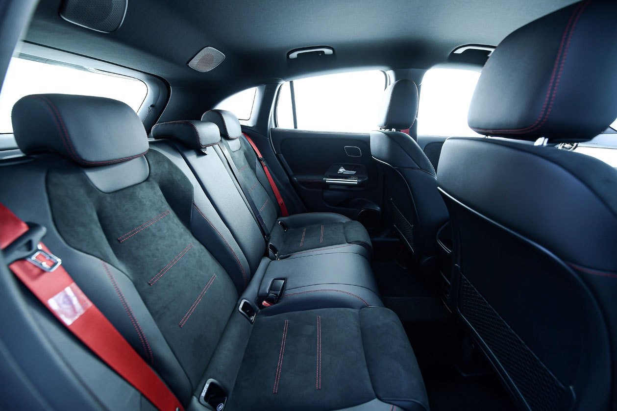 Mercedes-AMG GLA 35 4MATIC 2021 ra mắt tại Thái Lan ảnh 9 Mercedes-AMG GLA 35 4MATIC 2021 ra mat tai Thai Lan anh 9