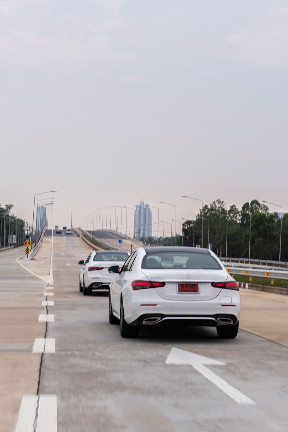 Mercedes-Benz E-Class 2021 ra mắt tại Thái Lan ảnh 12 Mercedes-Benz E-Class 2021 ra mat tai Thai Lan anh 12