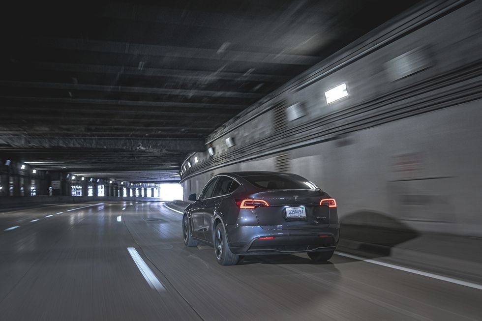 VinFast VF e34 dung o dau so voi Tesla Model Y anh 11