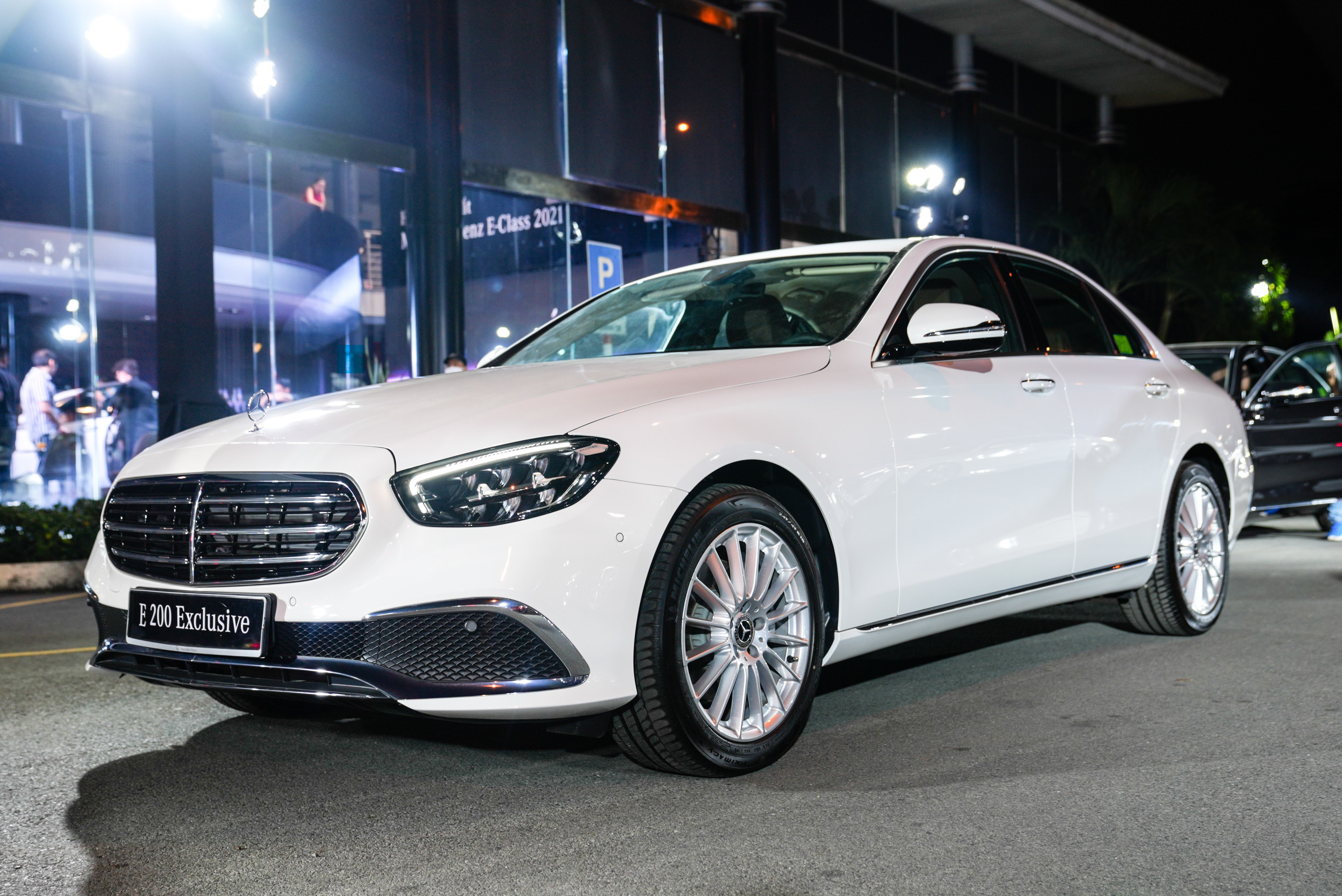 Chi tiet Mercedes-Benz E-Class 2021 vua duoc ra mat tai Viet Nam hinh anh