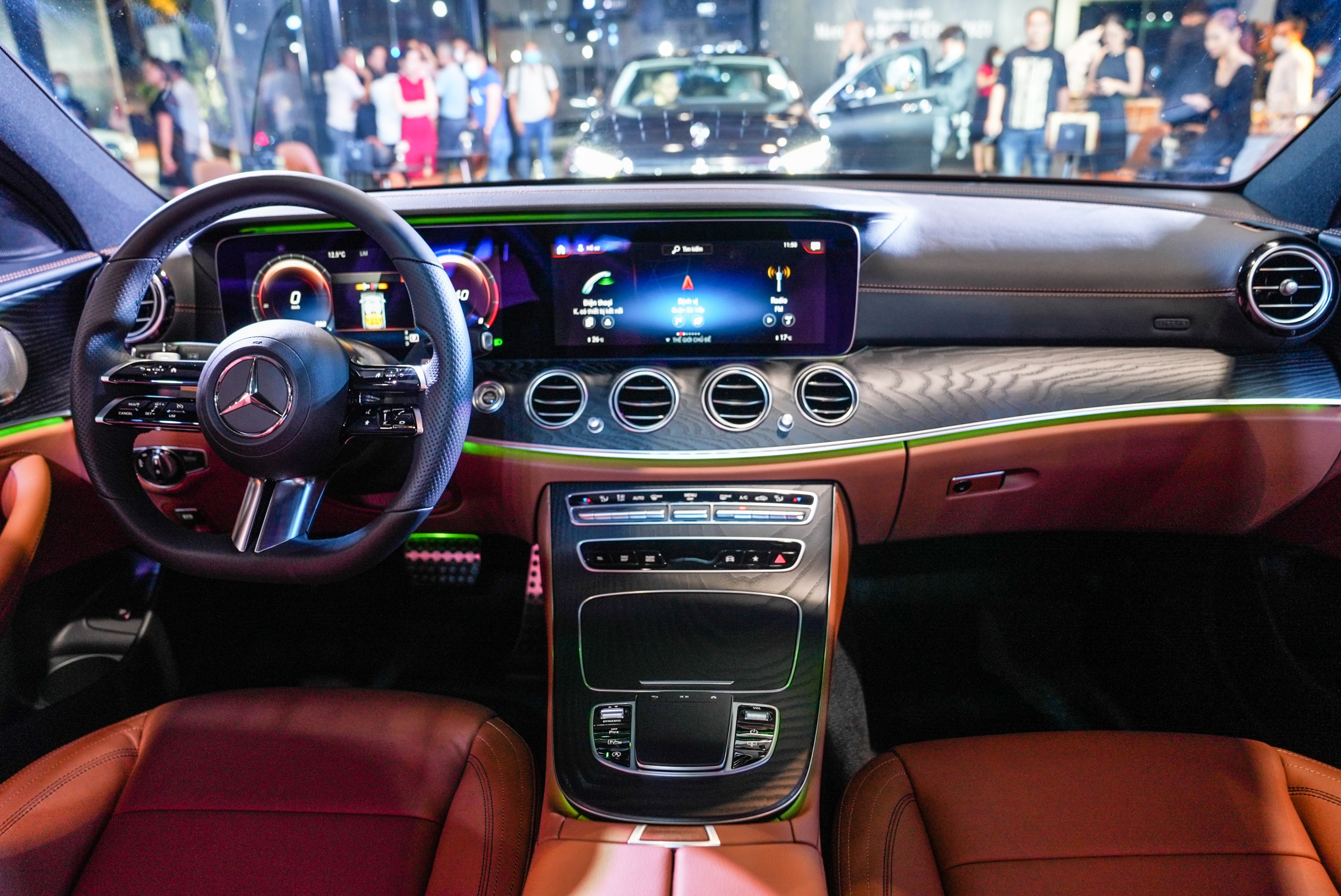 Chon Mercedes-Benz E-Class hay Volvo S90 anh 7