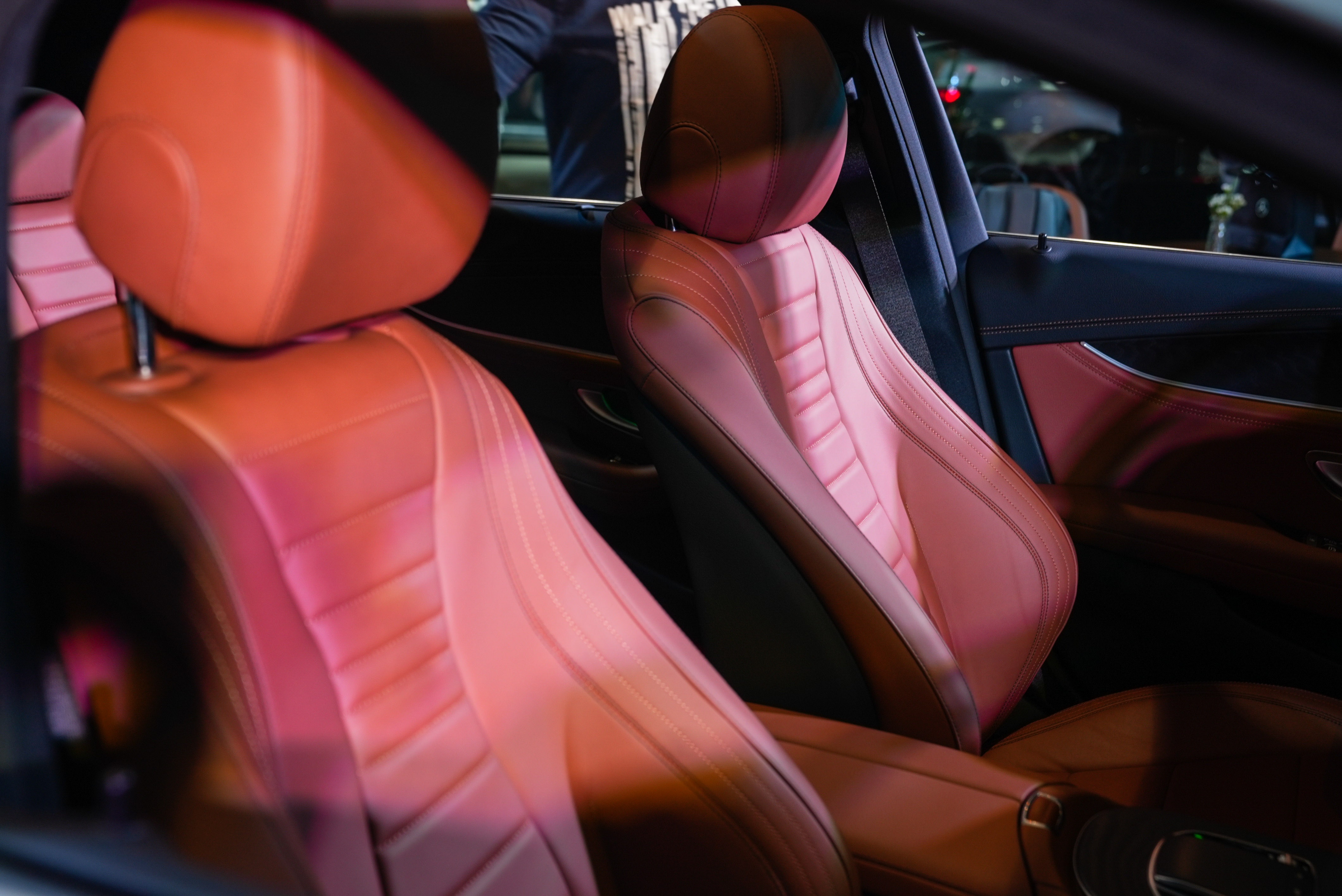 Chon Mercedes-Benz E-Class hay Volvo S90 anh 12