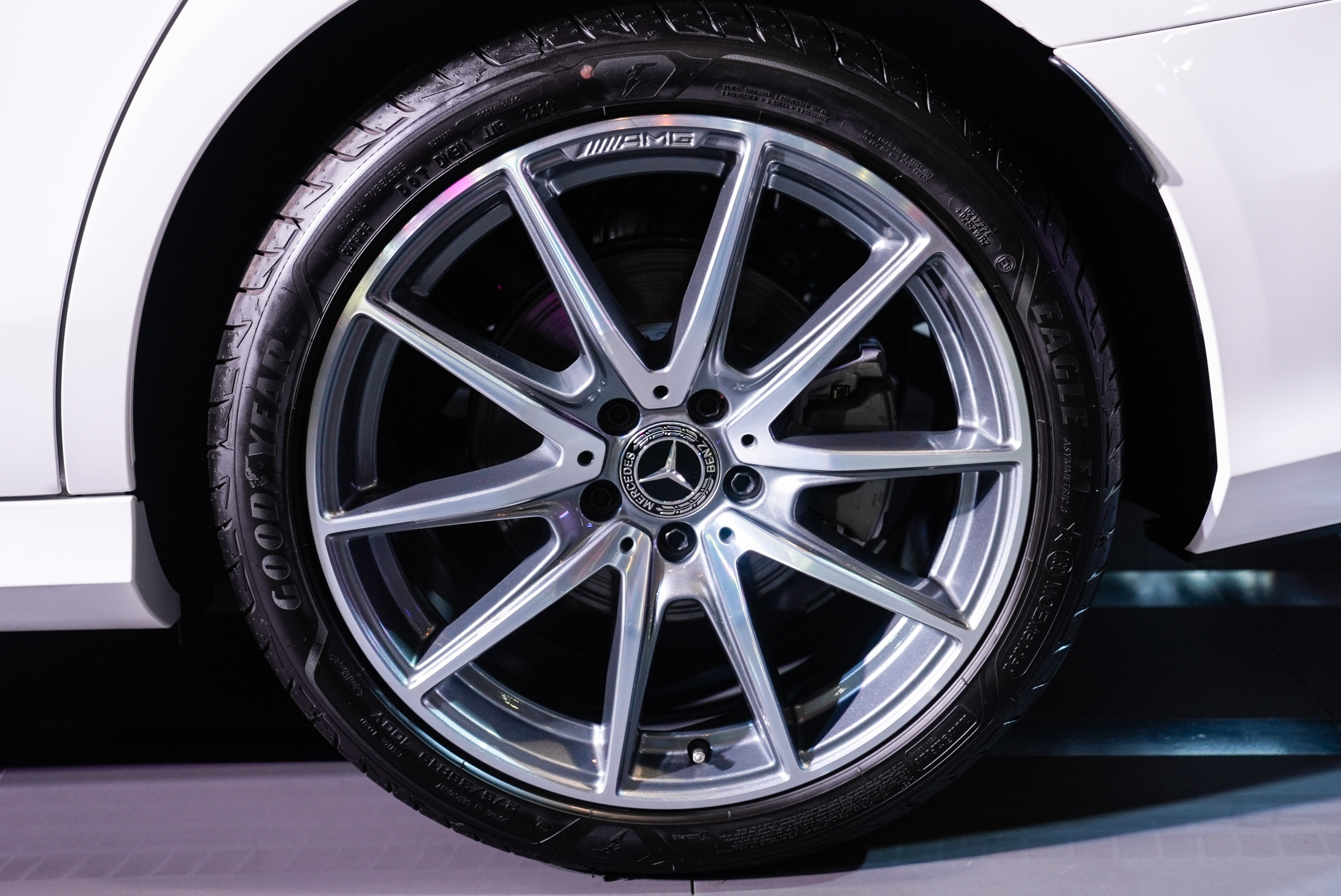 Chi tiết Mercedes-Benz E-Class 2021 tại Việt Nam ảnh 13 Chi tiet Mercedes-Benz E-Class 2021 tai Viet Nam anh 13