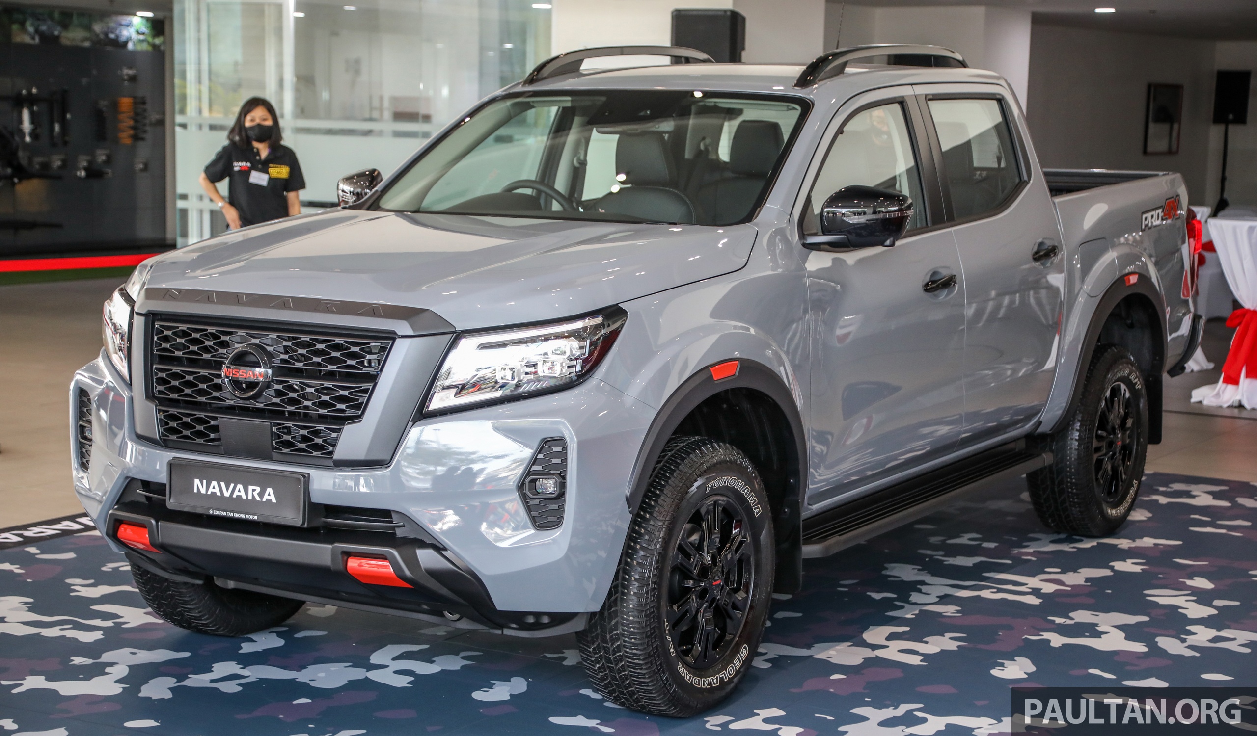 Nissan Navara Pro-4X duoc gioi thieu tai Malaysia anh 1