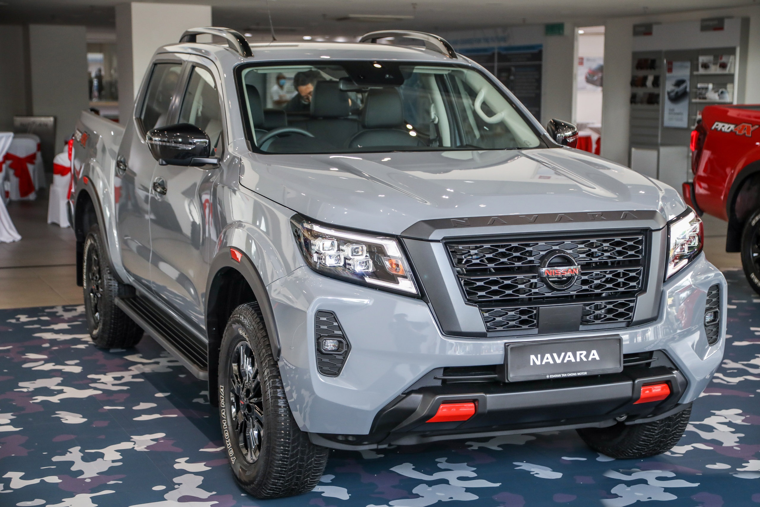 Chi tiet Nissan Navara PRO-4X duoc ra mat tai Malaysia hinh anh