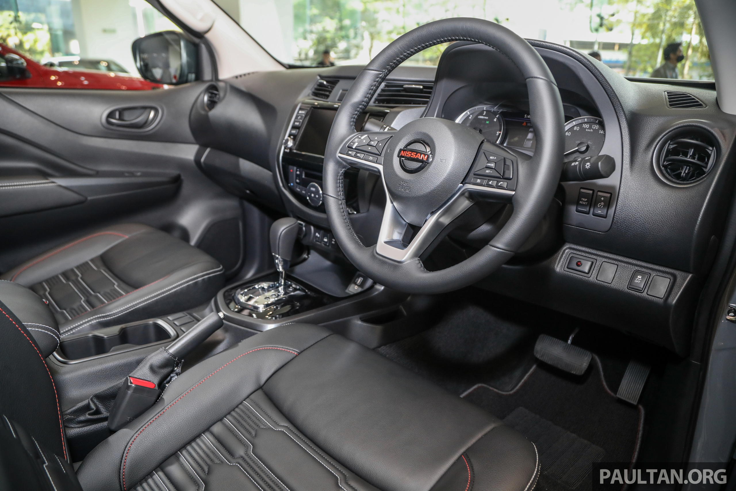 Nissan Navara Pro-4X duoc gioi thieu tai Malaysia anh 12