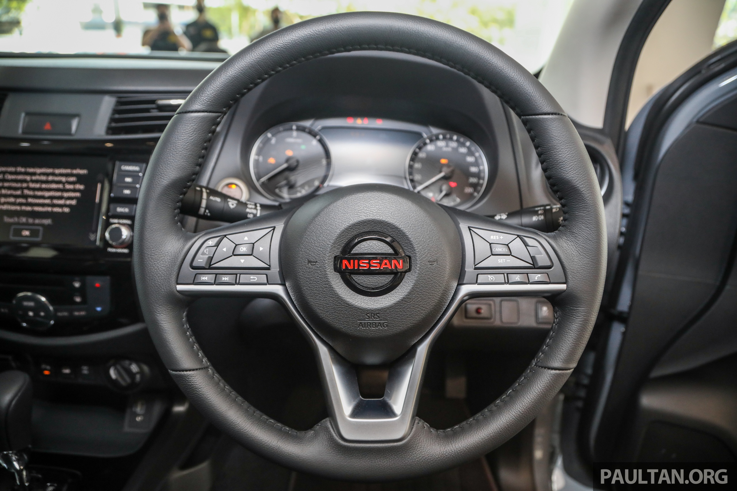 Nissan Navara Pro-4X duoc gioi thieu tai Malaysia anh 13