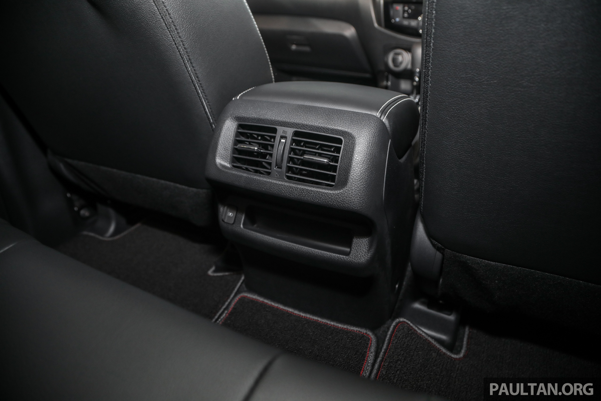 Nissan Navara Pro-4X duoc gioi thieu tai Malaysia anh 15