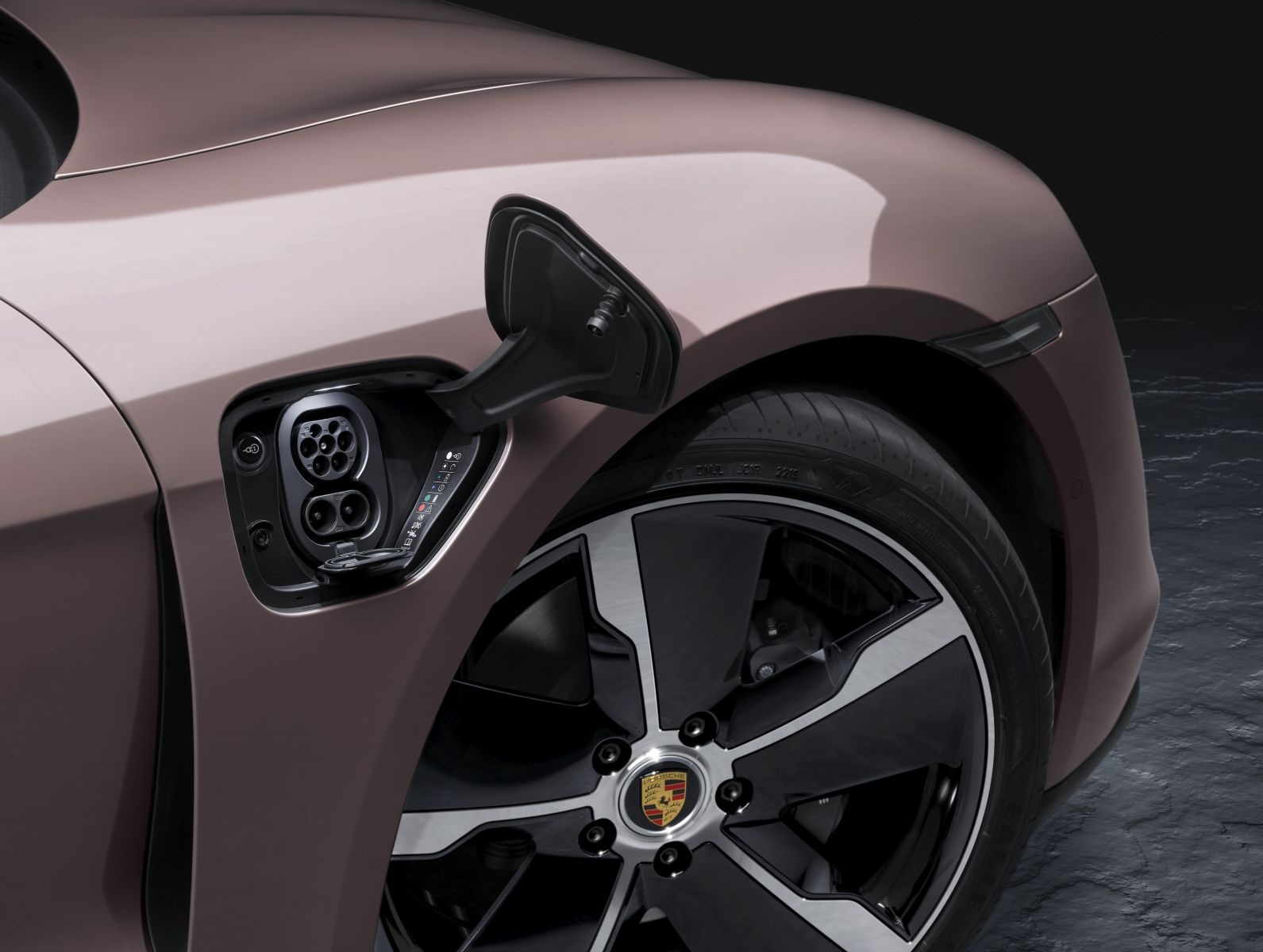 Hai phien ban moi cua Porsche Taycan ra mat tai BIMS 2021 anh 7