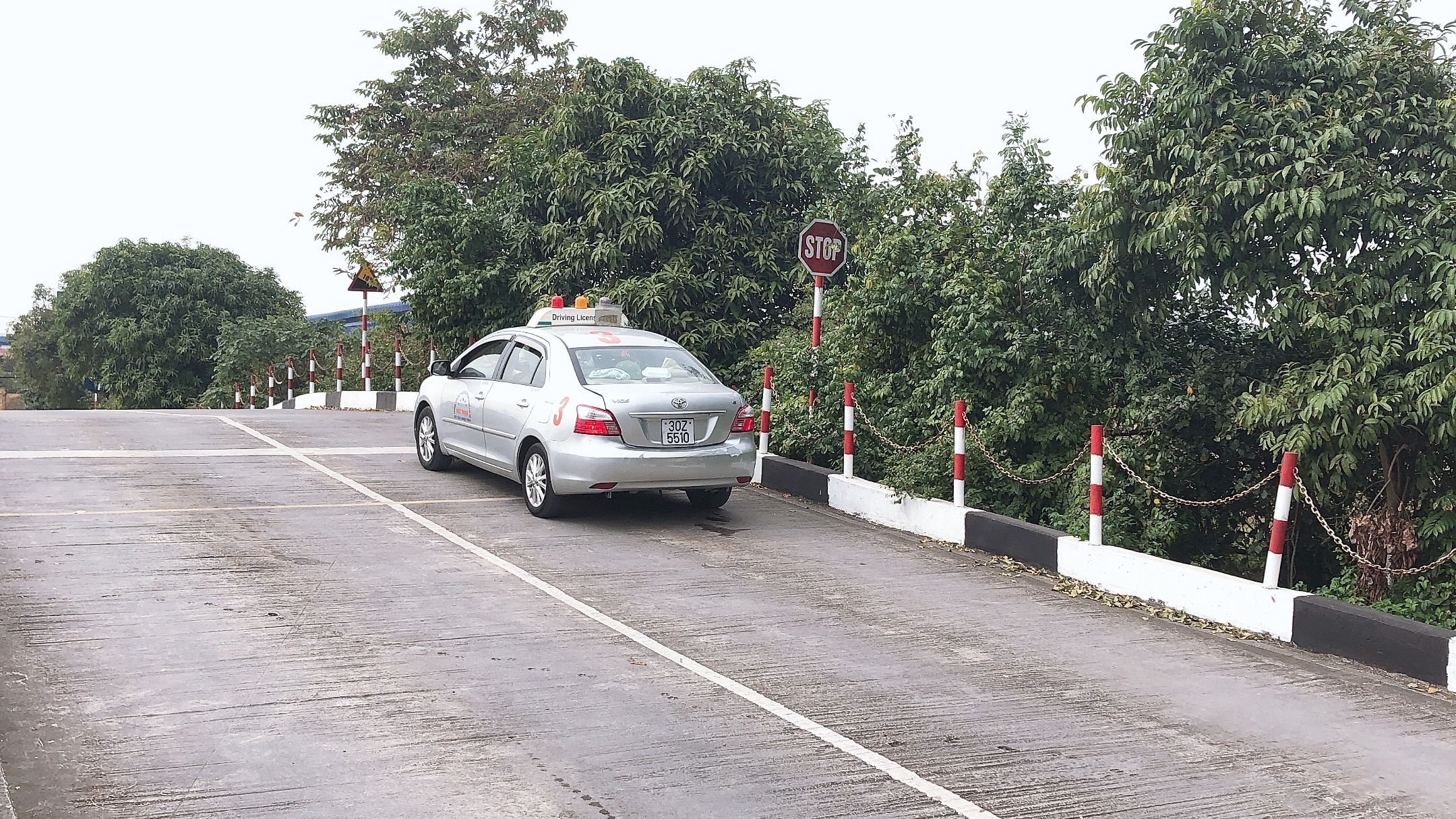 Những lỗi loại trực tiếp khi thi sát hạch B1,  B2 ảnh 2 Nhung loi loai truc tiep khi thi sat hach B1,  B2 anh 2