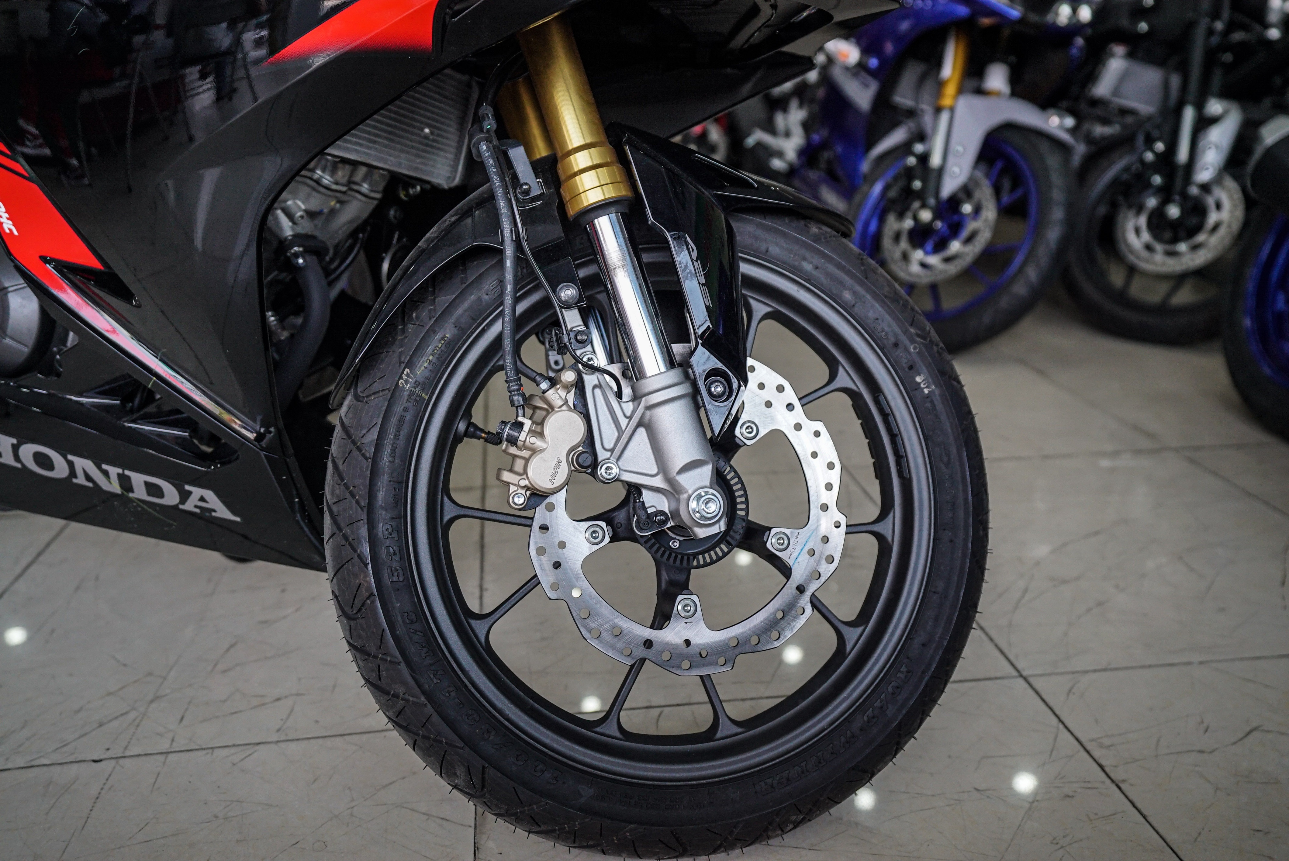 Honda CBR150R 2021 đầu tiên cập bến Việt Nam ảnh 10 Honda CBR150R 2021 dau tien cap ben Viet Nam anh 10