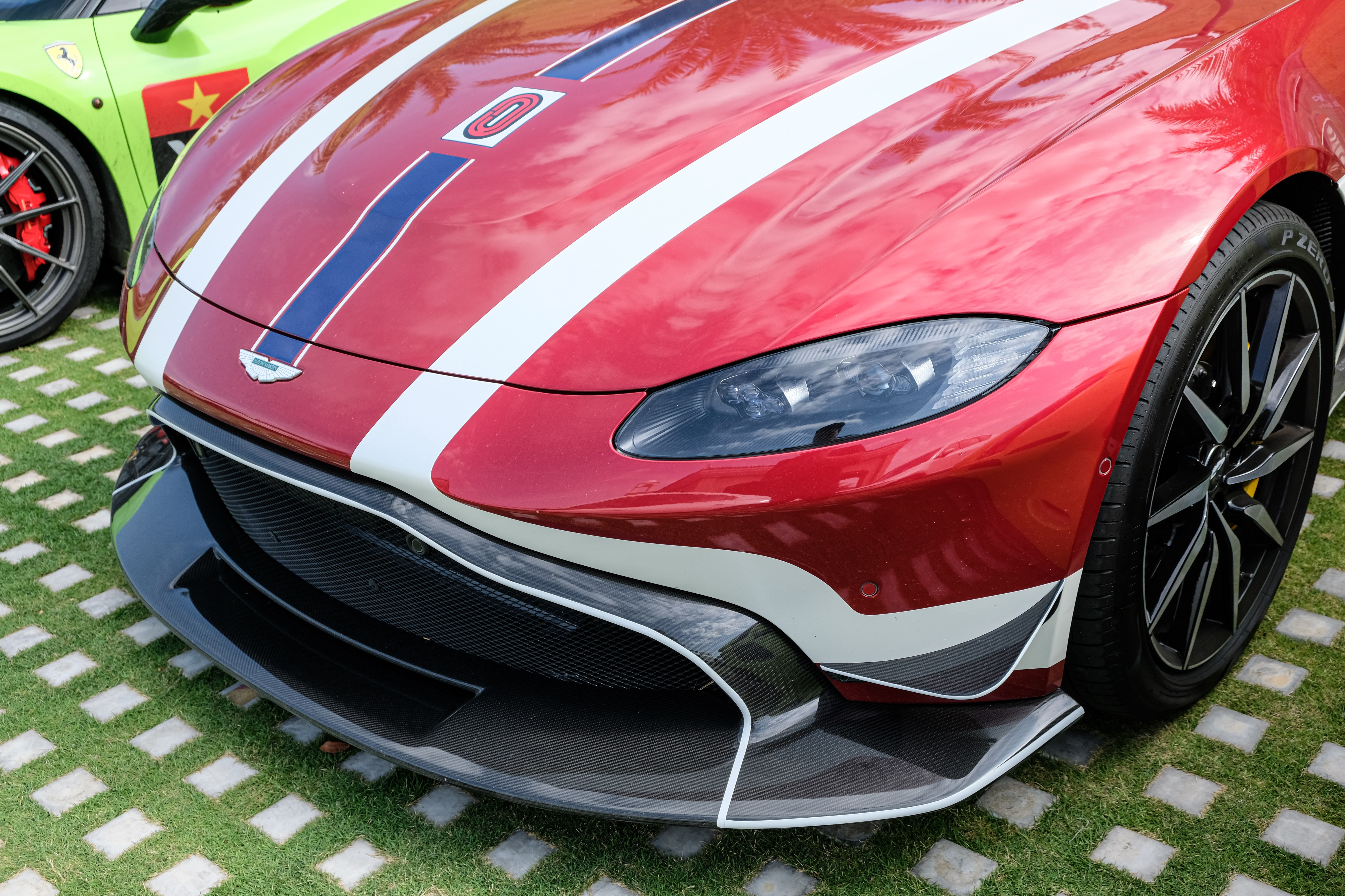 Pagani Huayra không lăn bánh trong hành trình siêu xe ảnh 10 Pagani Huayra khong lan banh trong hanh trinh sieu xe anh 10