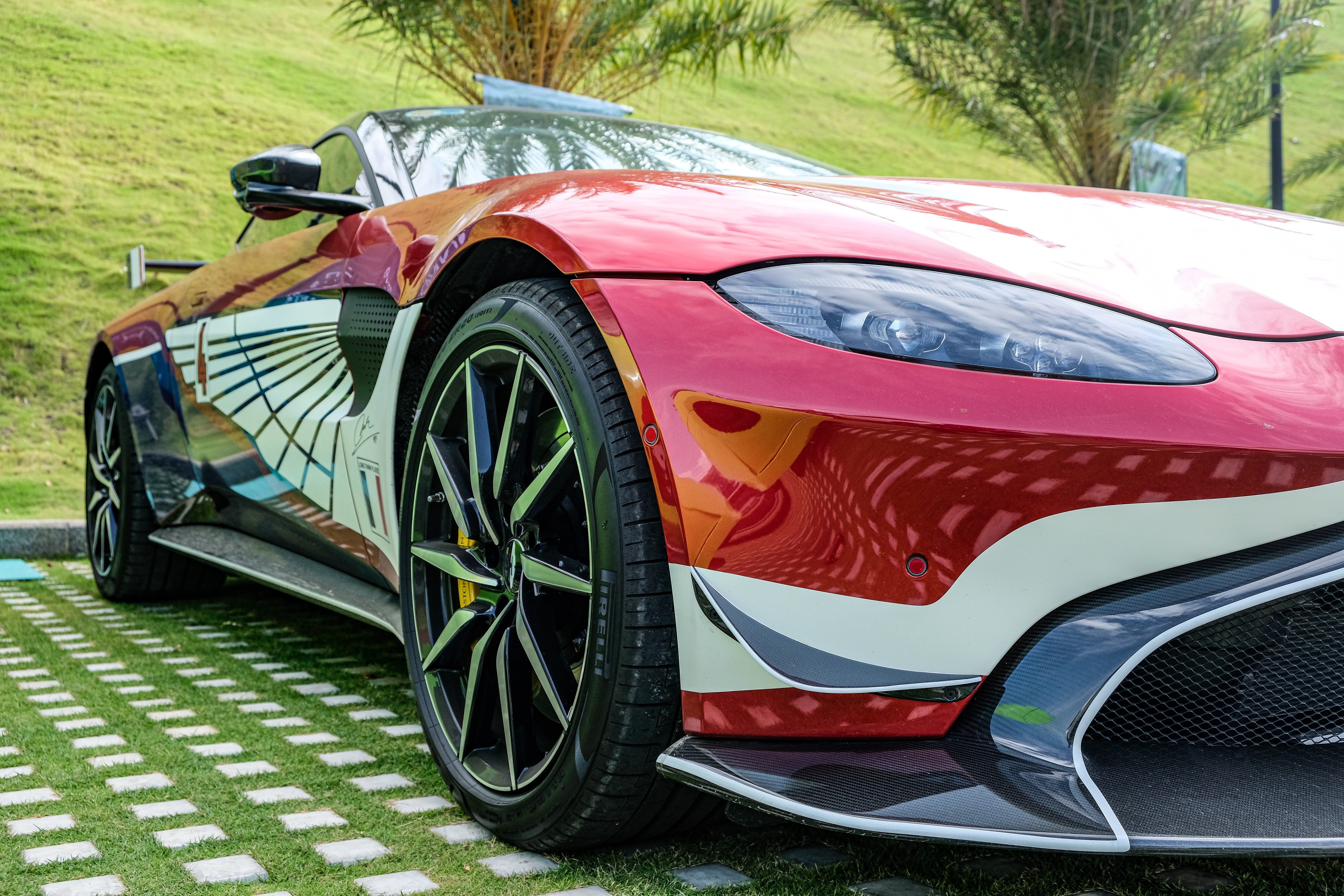 Pagani Huayra không lăn bánh trong hành trình siêu xe ảnh 8 Pagani Huayra khong lan banh trong hanh trinh sieu xe anh 8