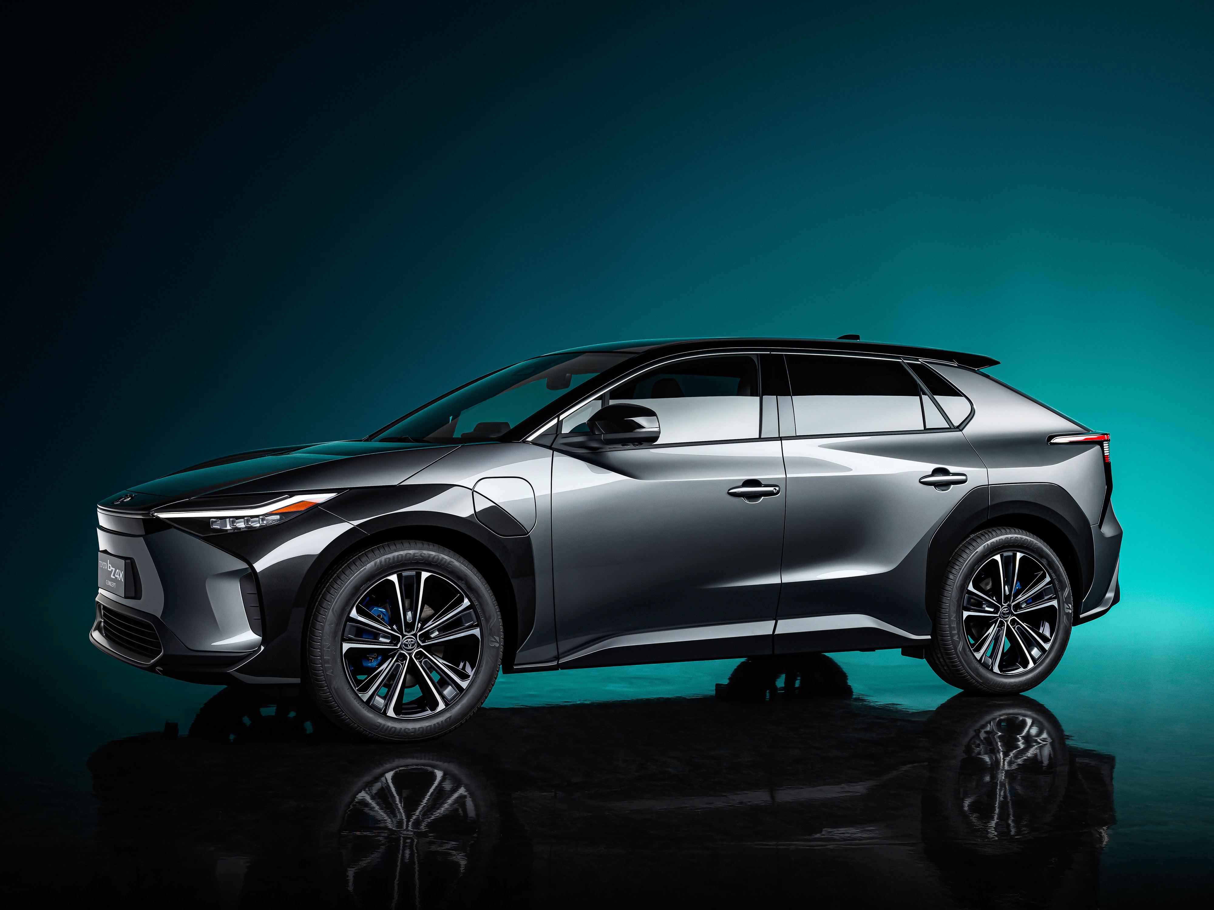 Toyota bZ4X Concept ra mat - SUV dien cung co voi RAV4 hinh anh