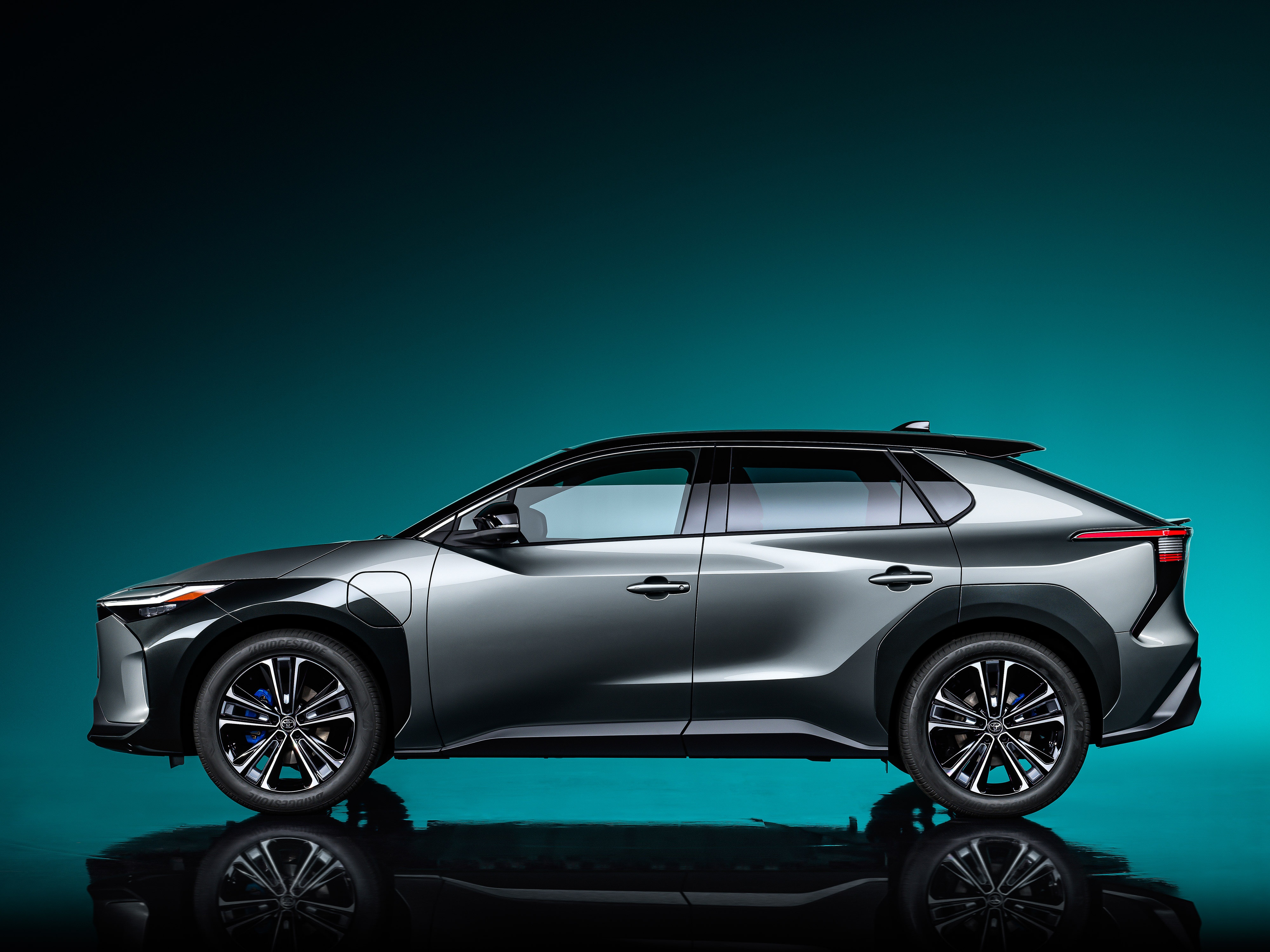 Toyota bZ4X Concept duoc gioi thieu,  ban ra vao nam 2022 anh 14