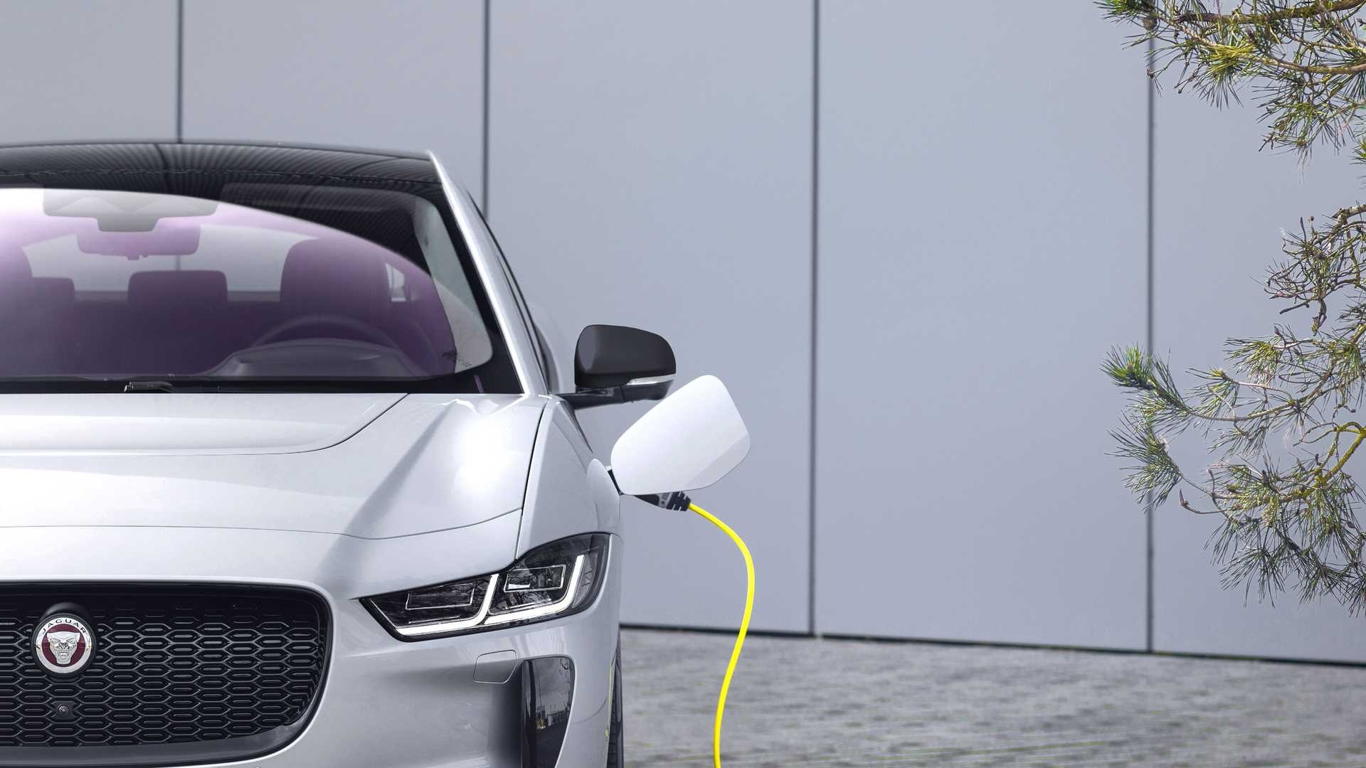 Jaguar I-Pace Black Edition ra mắt,  giá hơn 100.000 USD ảnh 6 Jaguar I-Pace Black Edition ra mat,  gia hon 100.000 USD anh 6