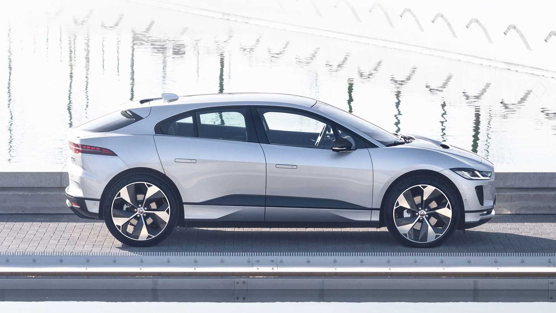 Jaguar I-Pace Black Edition ra mắt,  giá hơn 100.000 USD ảnh 7 Jaguar I-Pace Black Edition ra mat,  gia hon 100.000 USD anh 7