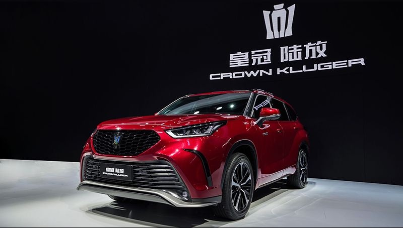 Toyota Crown Kluger ra mat tai Trien lam Oto Thuong Hai 2021 hinh anh