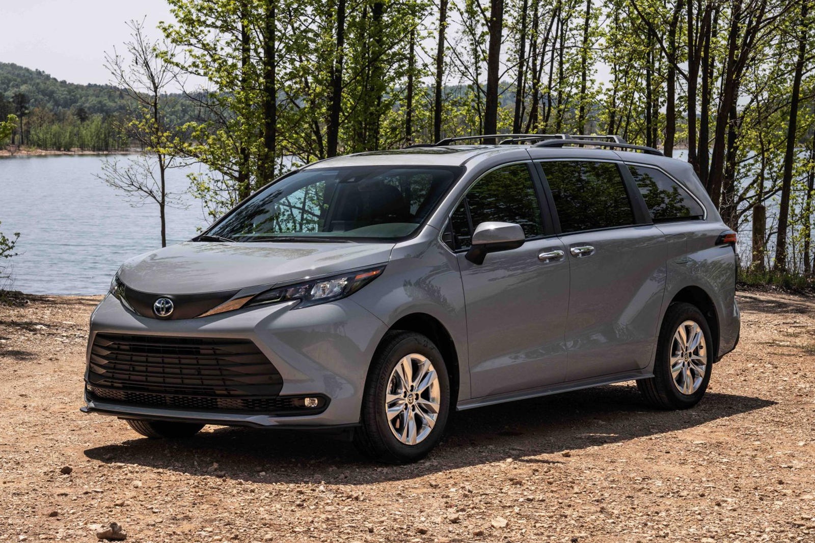 Toyota Sienna Woodland Special Edition ra mắt ảnh 1 Toyota Sienna Woodland Special Edition ra mat anh 1