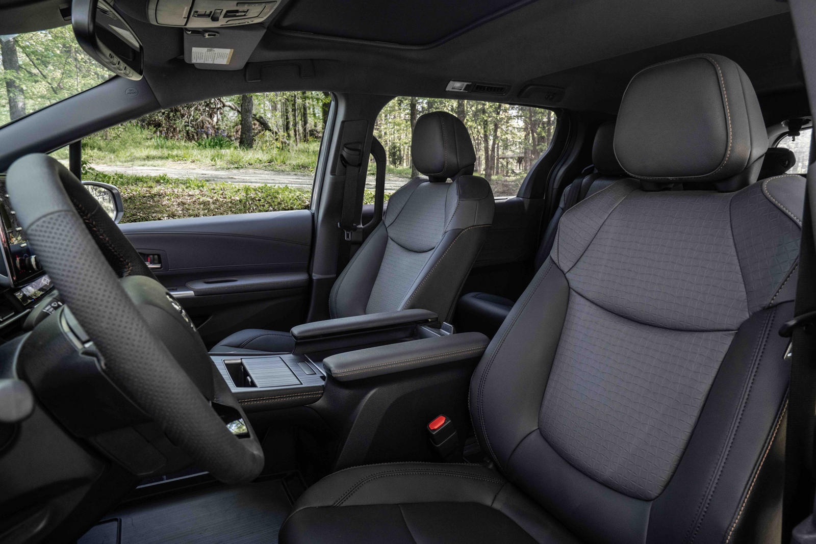 Toyota Sienna Woodland Special Edition ra mắt ảnh 14 Toyota Sienna Woodland Special Edition ra mat anh 14