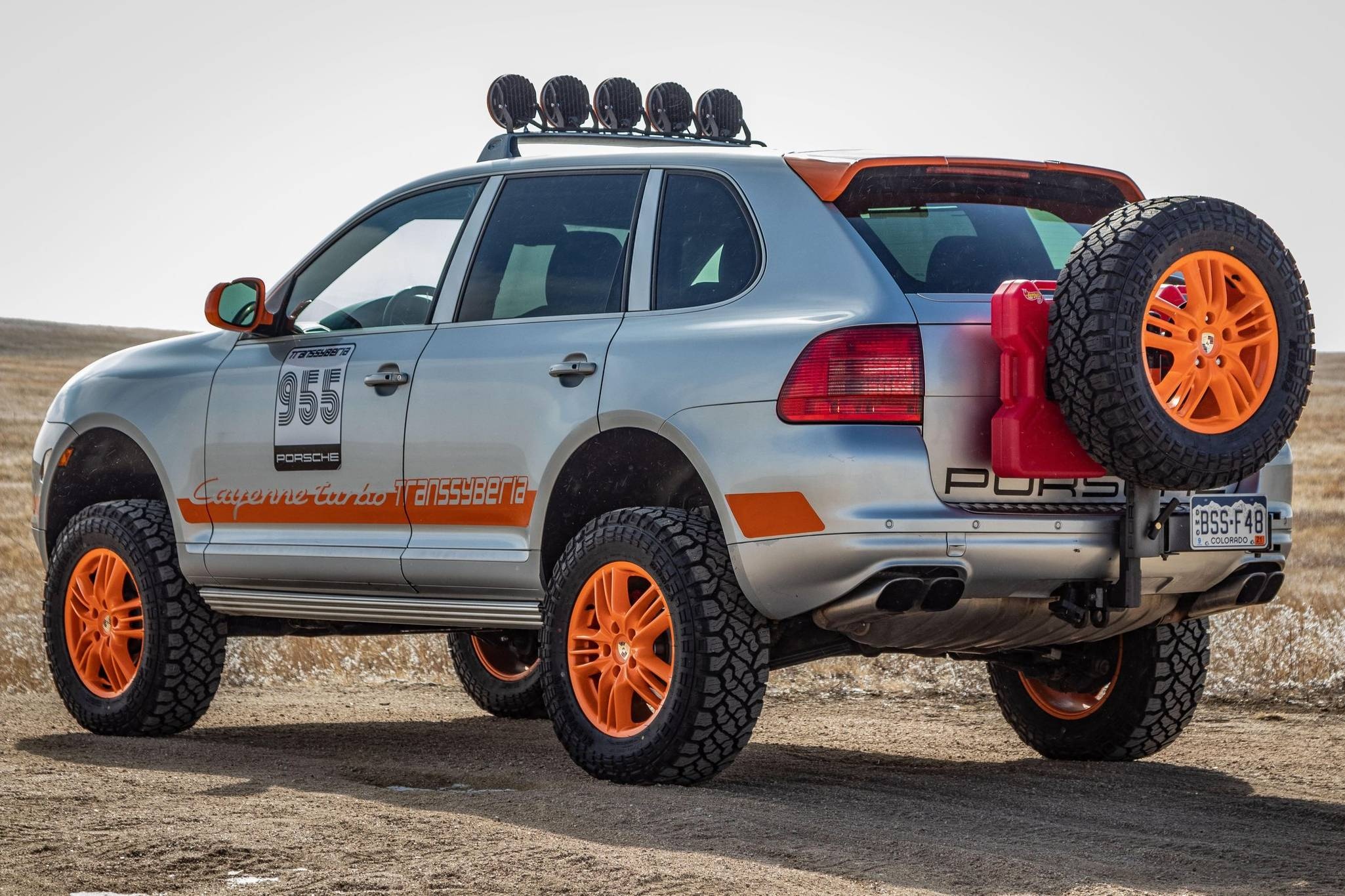 Porsche Cayenne 2005 duoc do phong cach offroad anh 8