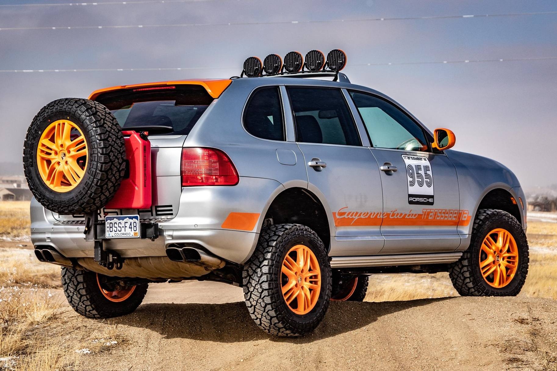 Porsche Cayenne 2005 duoc do phong cach offroad anh 7