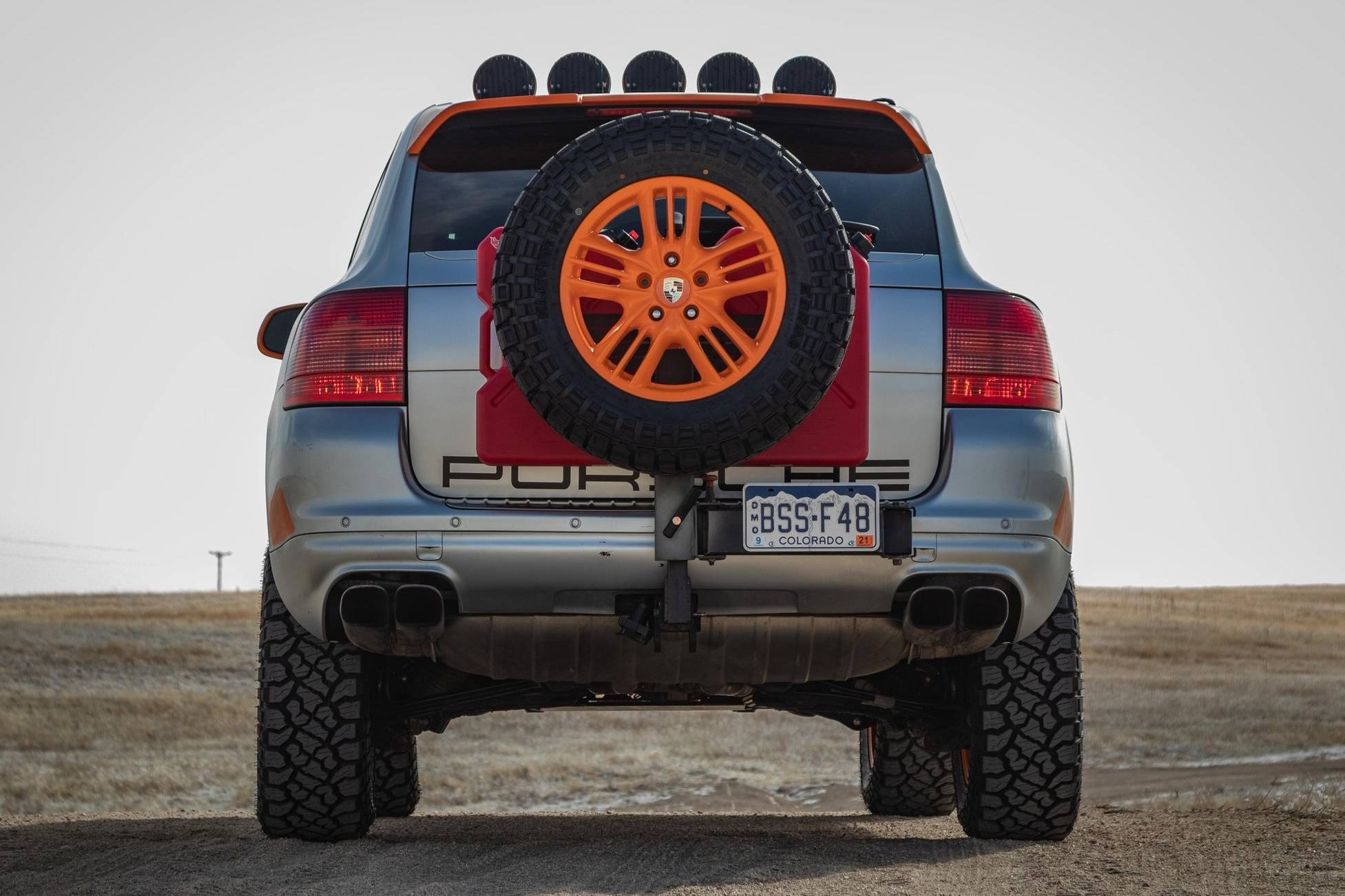 Porsche Cayenne 2005 duoc do phong cach offroad anh 6