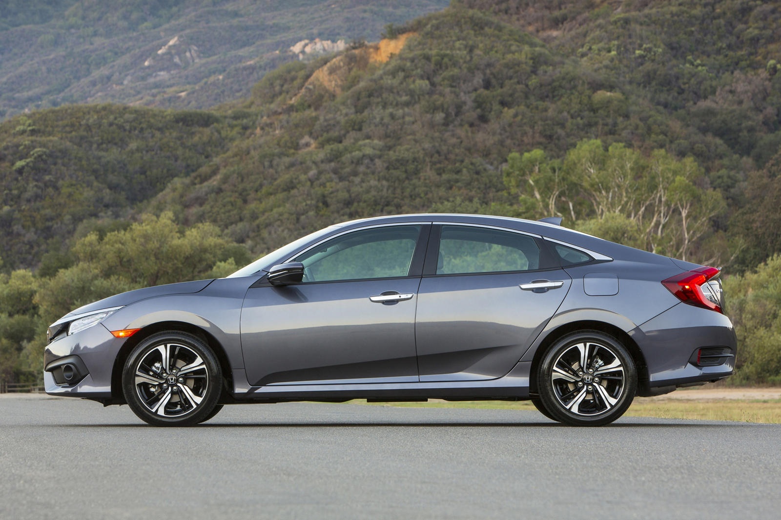 So sánh Honda Civic 2022 và đời cũ ảnh 10 So sanh Honda Civic 2022 va doi cu anh 10