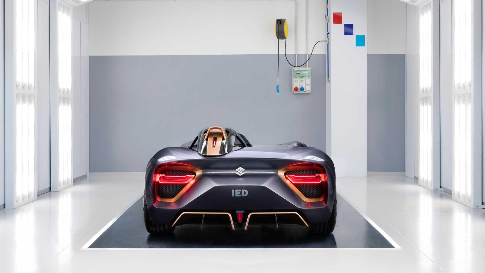 Suzuki giới thiệu xe thể thao chạy điện ảnh 8 Suzuki gioi thieu xe the thao chay dien anh 8