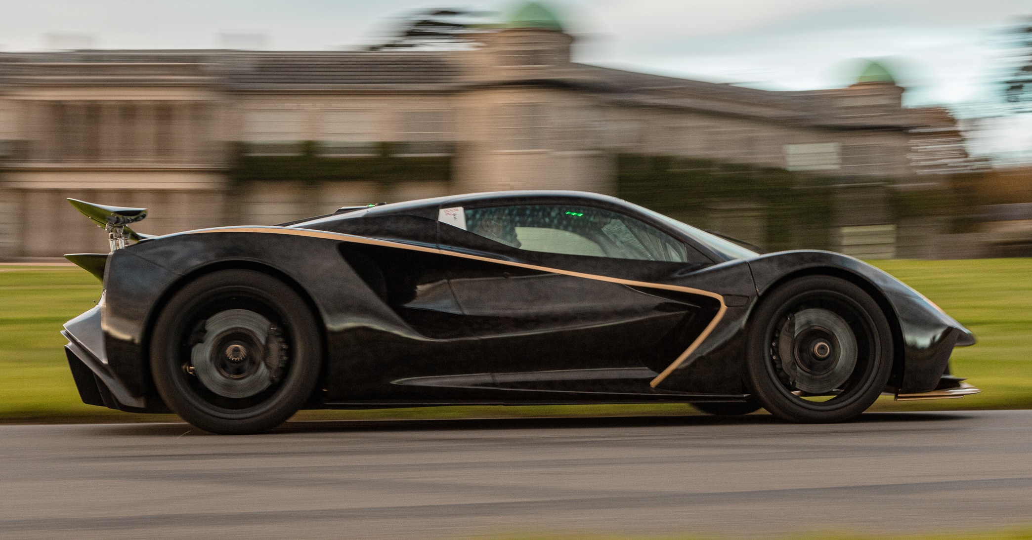 Sieu xe dien Lotus Evija mo ban tai Malaysia anh 6