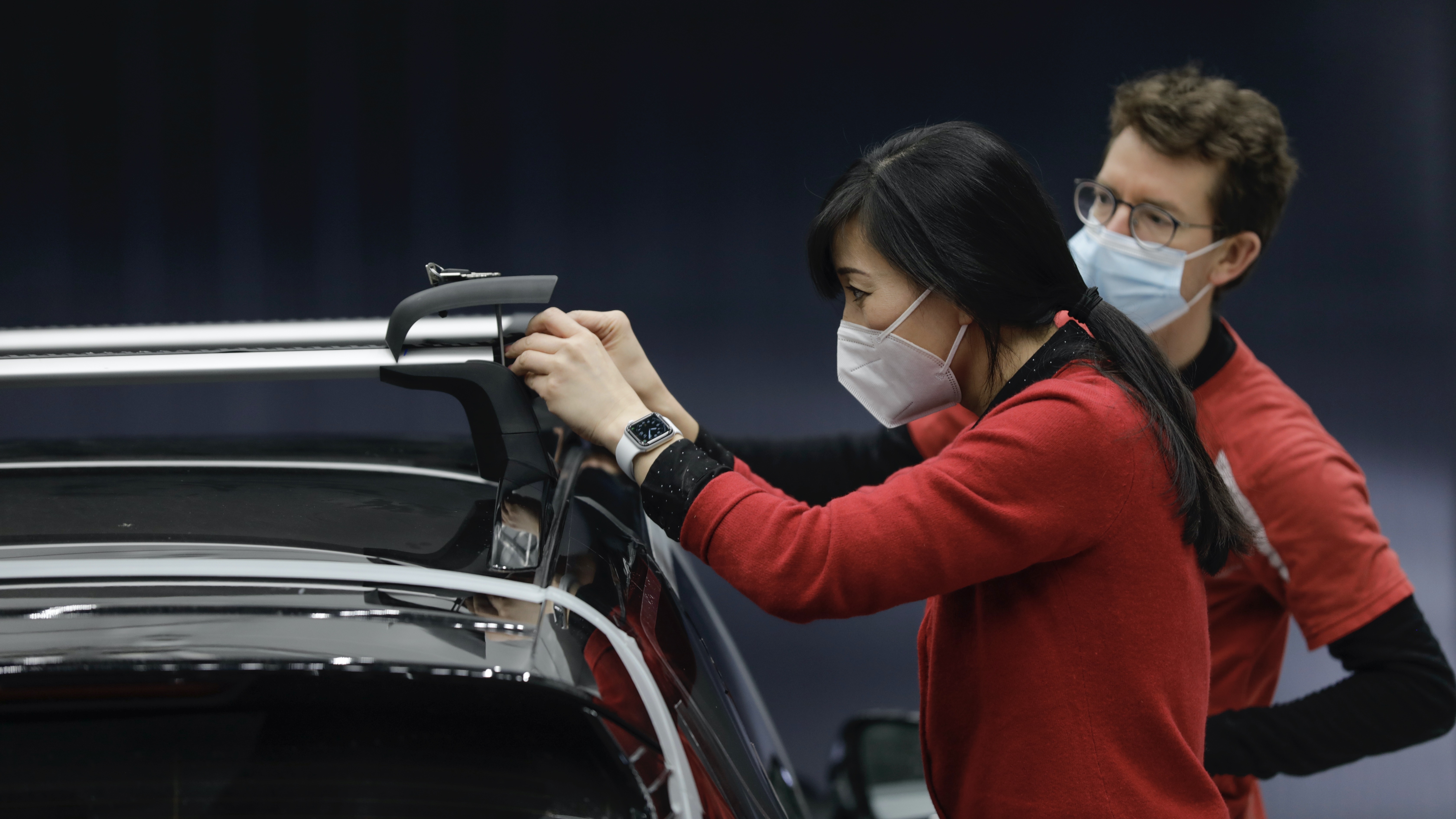 Cop mui cua Porsche co the chiu duoc van toc 200 km/h anh 2