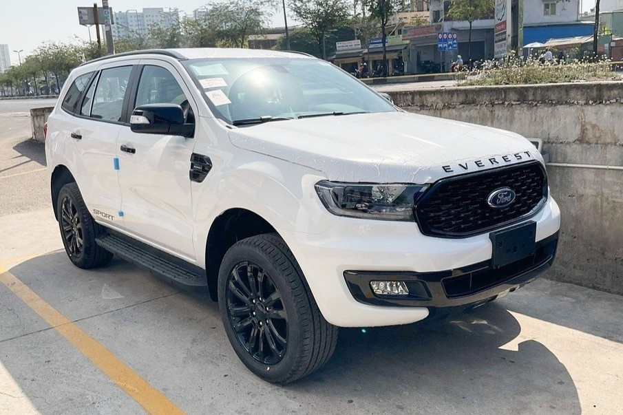 Ford Everest ha gia sau trong thang 5 hinh anh