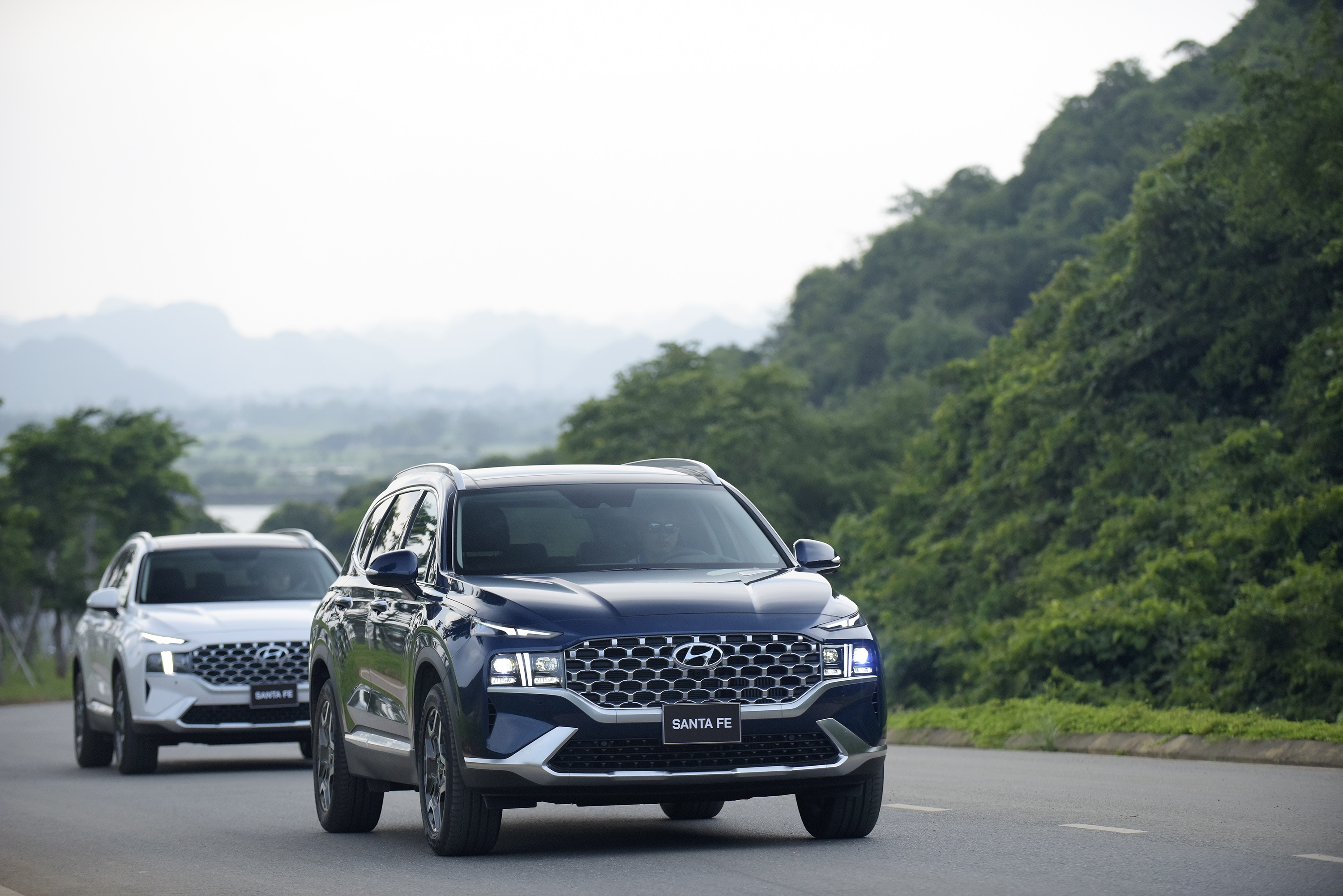 Hyundai Santa Fe 2021 khac gi doi cu? anh 9