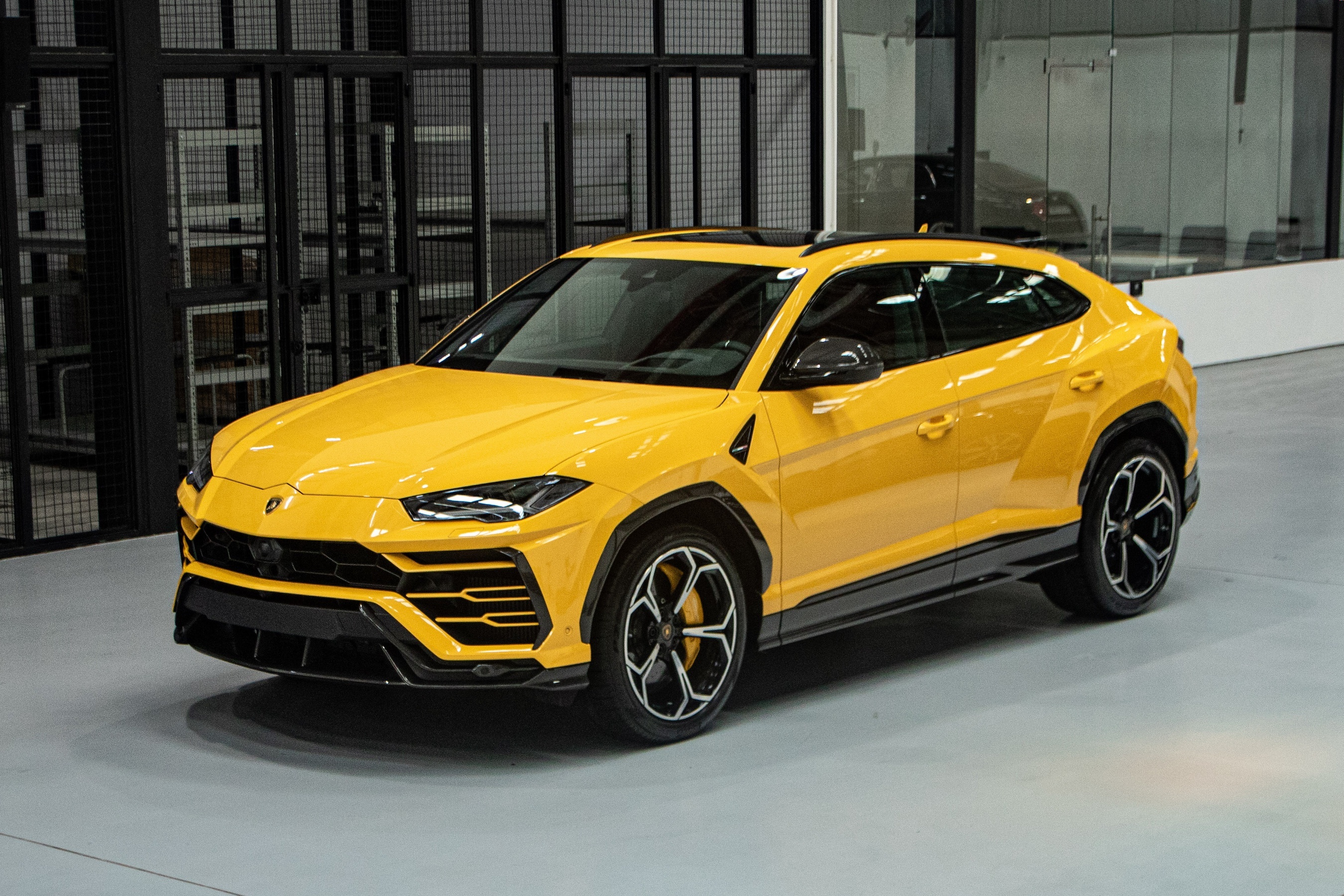 Lamborghini Urus ban tai Viet Nam co nguy co ro ri nhien lieu hinh anh