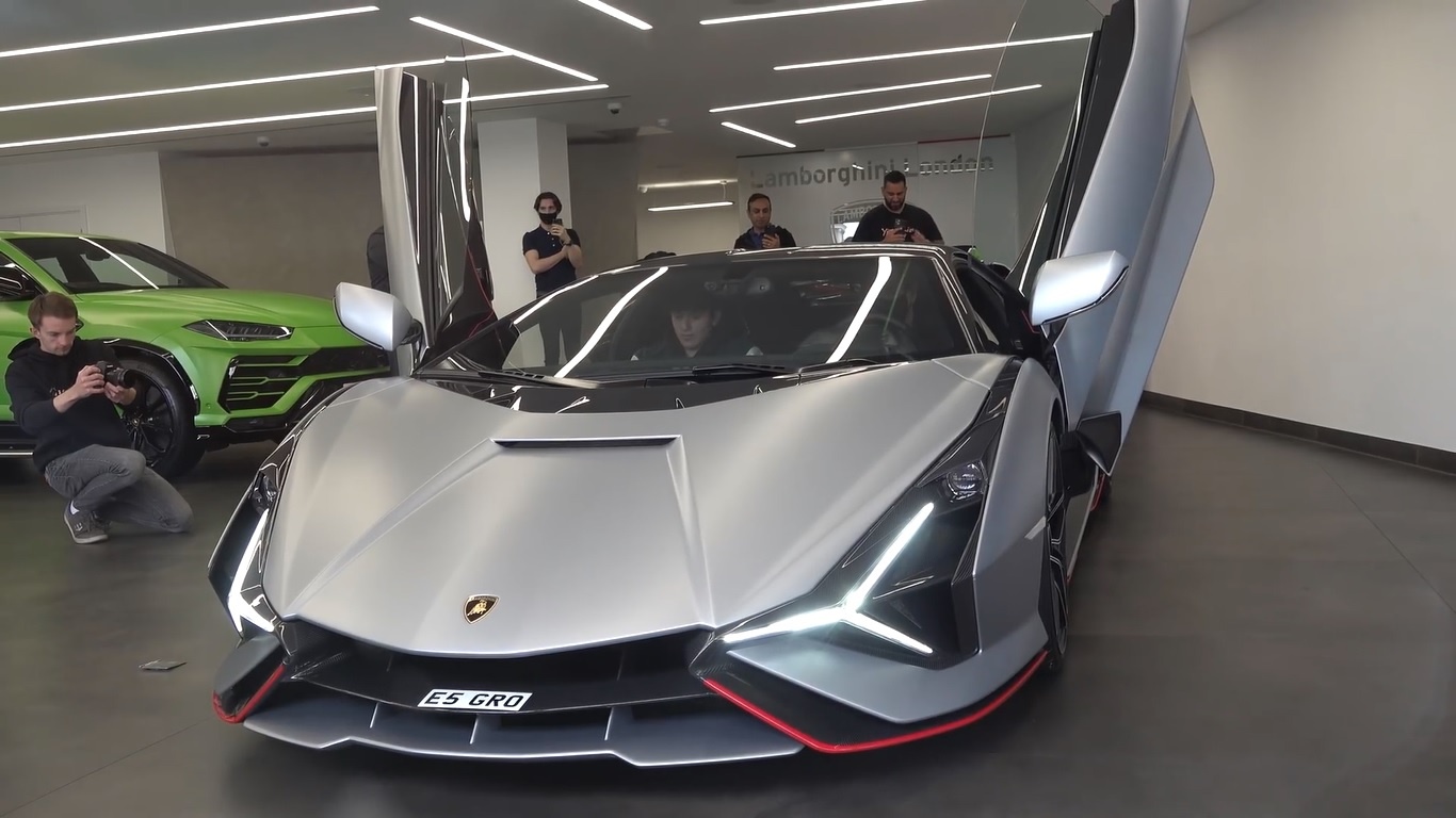Chiếc Lamborghini Sian đầu tiên tại Anh lăn bánh trên đường  ảnh 2 Chiec Lamborghini Sian dau tien tai Anh lan banh tren duong anh 2
