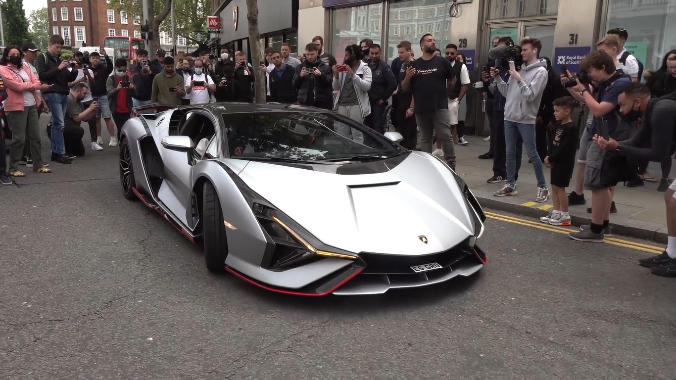 Chiếc Lamborghini Sian đầu tiên tại Anh lăn bánh trên đường  ảnh 10 Chiec Lamborghini Sian dau tien tai Anh lan banh tren duong anh 10