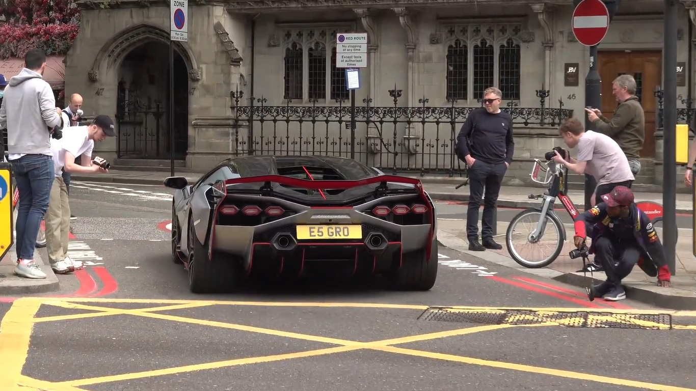 Chiếc Lamborghini Sian đầu tiên tại Anh lăn bánh trên đường  ảnh 7 Chiec Lamborghini Sian dau tien tai Anh lan banh tren duong anh 7