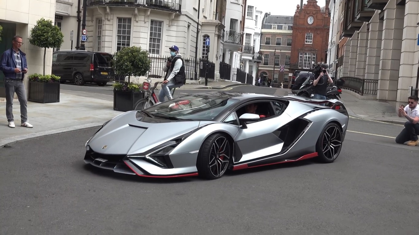 Chiếc Lamborghini Sian đầu tiên tại Anh lăn bánh trên đường  ảnh 3 Chiec Lamborghini Sian dau tien tai Anh lan banh tren duong anh 3