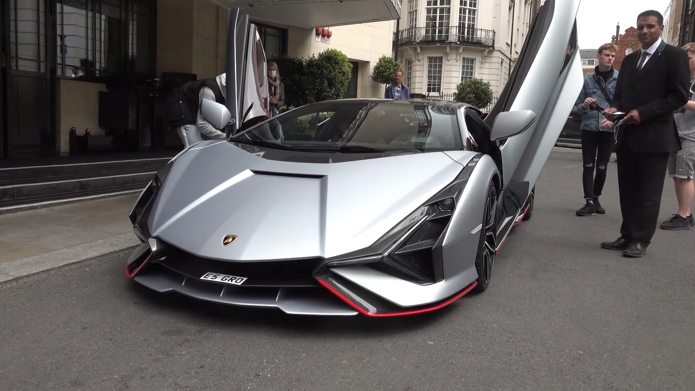 Chiếc Lamborghini Sian đầu tiên tại Anh lăn bánh trên đường  ảnh 9 Chiec Lamborghini Sian dau tien tai Anh lan banh tren duong anh 9
