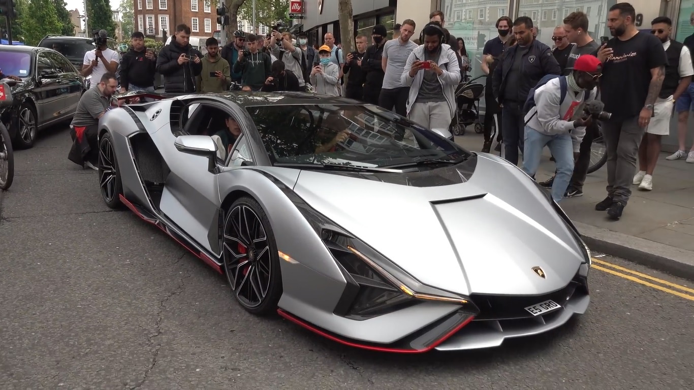Chiếc Lamborghini Sian đầu tiên tại Anh lăn bánh trên đường  ảnh 4 Chiec Lamborghini Sian dau tien tai Anh lan banh tren duong anh 4