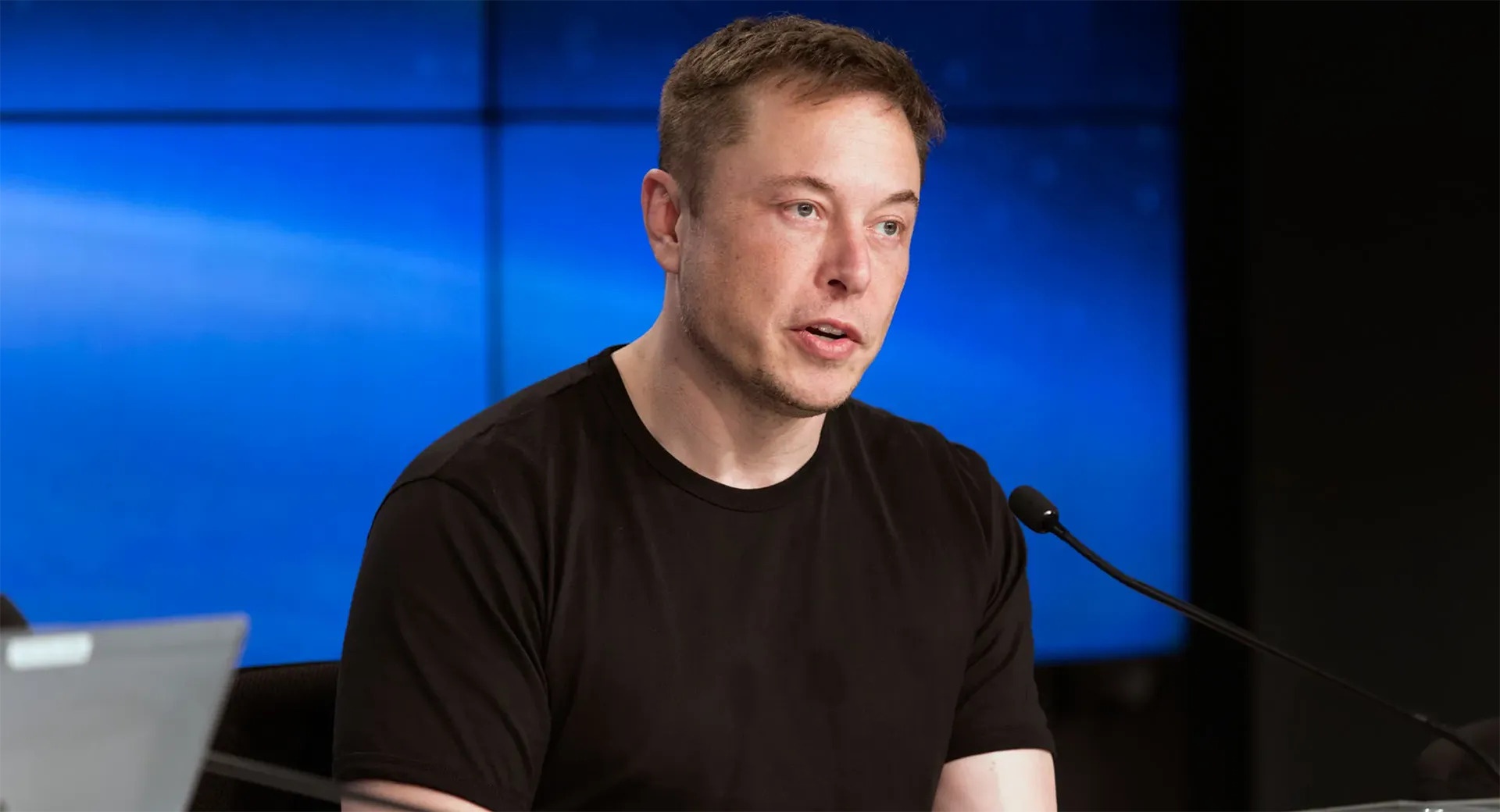 Xe Tesla tang gia va cat trang bi, Elon Musk do loi do nha cung ung hinh anh