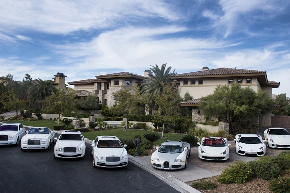 Floyd Mayweather mua 9 chiếc xe trị giá 1 triệu USD ảnh 2 Floyd Mayweather mua 9 chiec xe tri gia 1 trieu USD anh 2