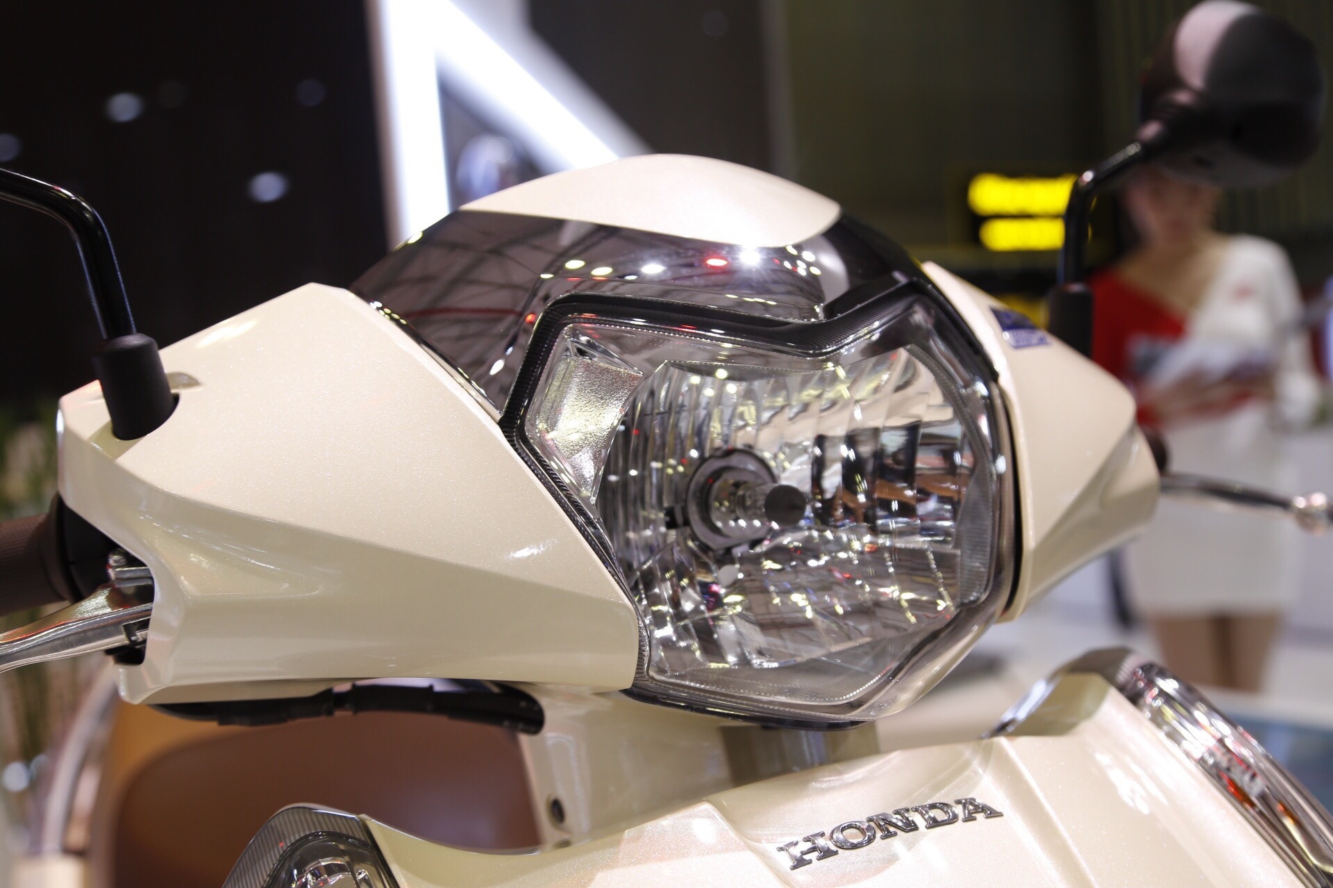 Toi co nen do den LED thay cho bong halogen cho xe may khong? hinh anh