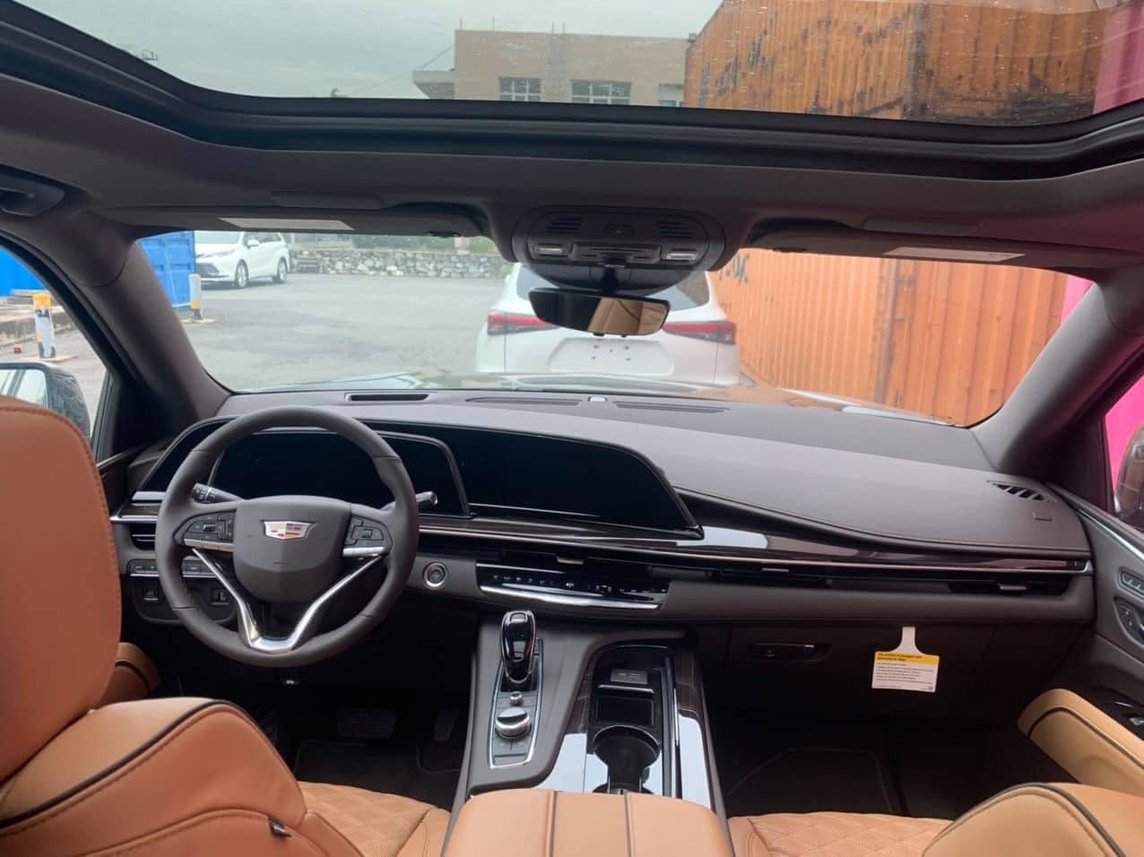 Cadillac Escalade 2021 đầu tiên về Việt Nam ảnh 4 Cadillac Escalade 2021 dau tien ve Viet Nam anh 4