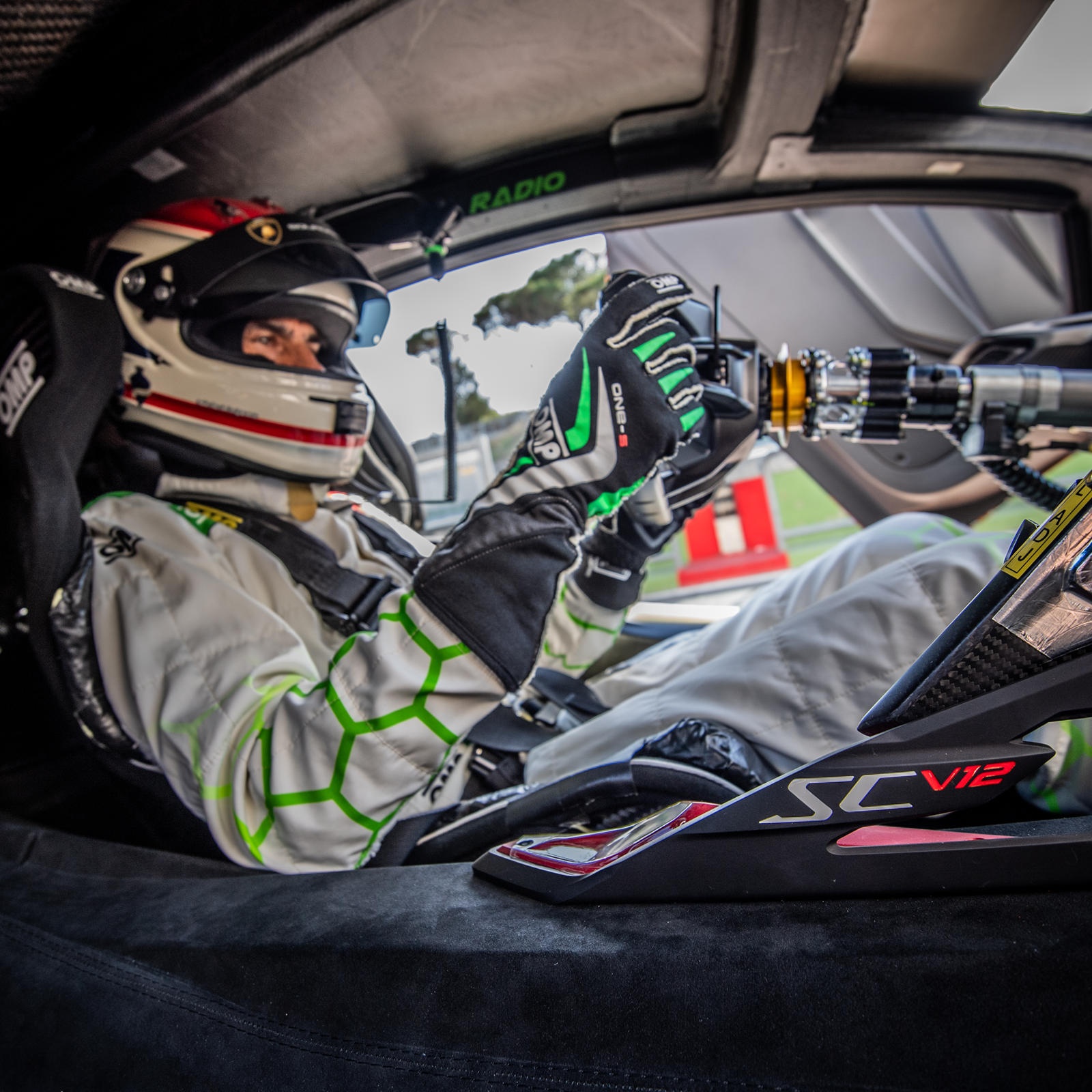 Siêu xe Lamborghini Essenza SCV12 hoàn thành thử nghiệm trên đường đua ảnh 9 Sieu xe Lamborghini Essenza SCV12 hoan thanh thu nghiem tren duong dua anh 9